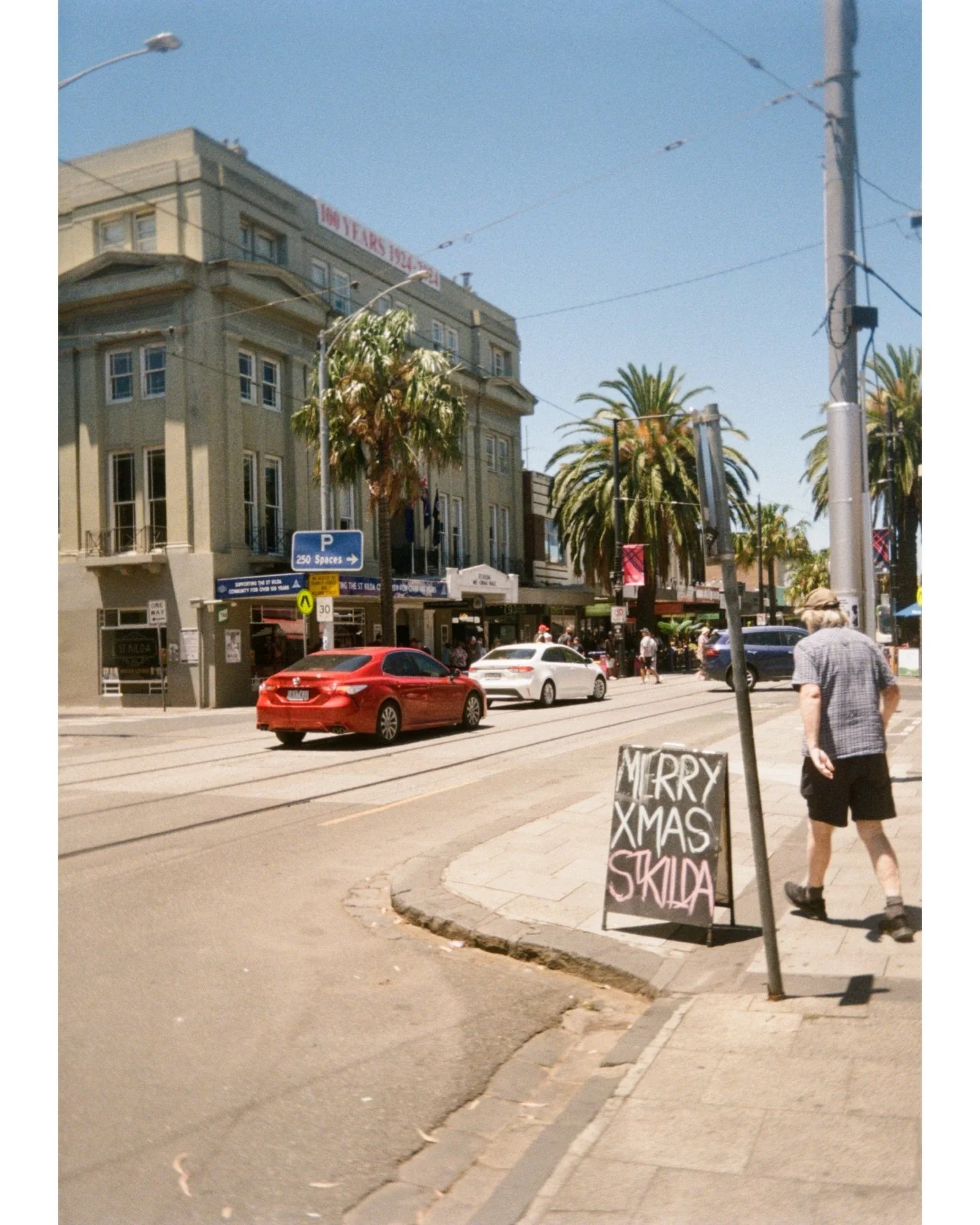 Melbourne no.27 

37&deg;52&rsquo;02.94&rdquo; S | 144&deg;58&rsquo;43.06&rdquo; E 

#kodakektarh35 #kodakgold400 #onfilm #analog #shotonfilm