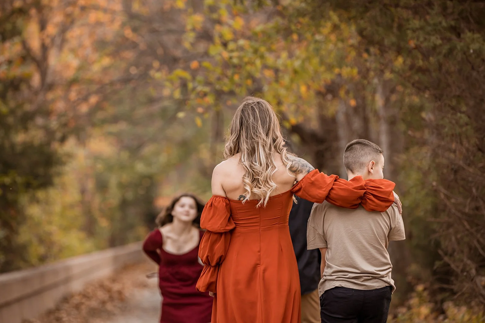 Best Nashville family photographer capturing natural connection at Radnor Lake.