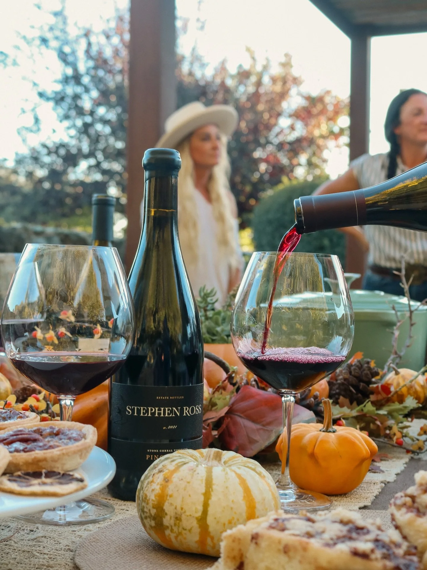 Don&rsquo;t show up empty handed 🍷
A beautiful bottle always earns you an extra slice of pie, or at least a seat at the good end of the table. 

Shop our fall favorites online or swing by the tasting room. Link in bio 🤍
&bull;
&bull;
&bull;
#stephe