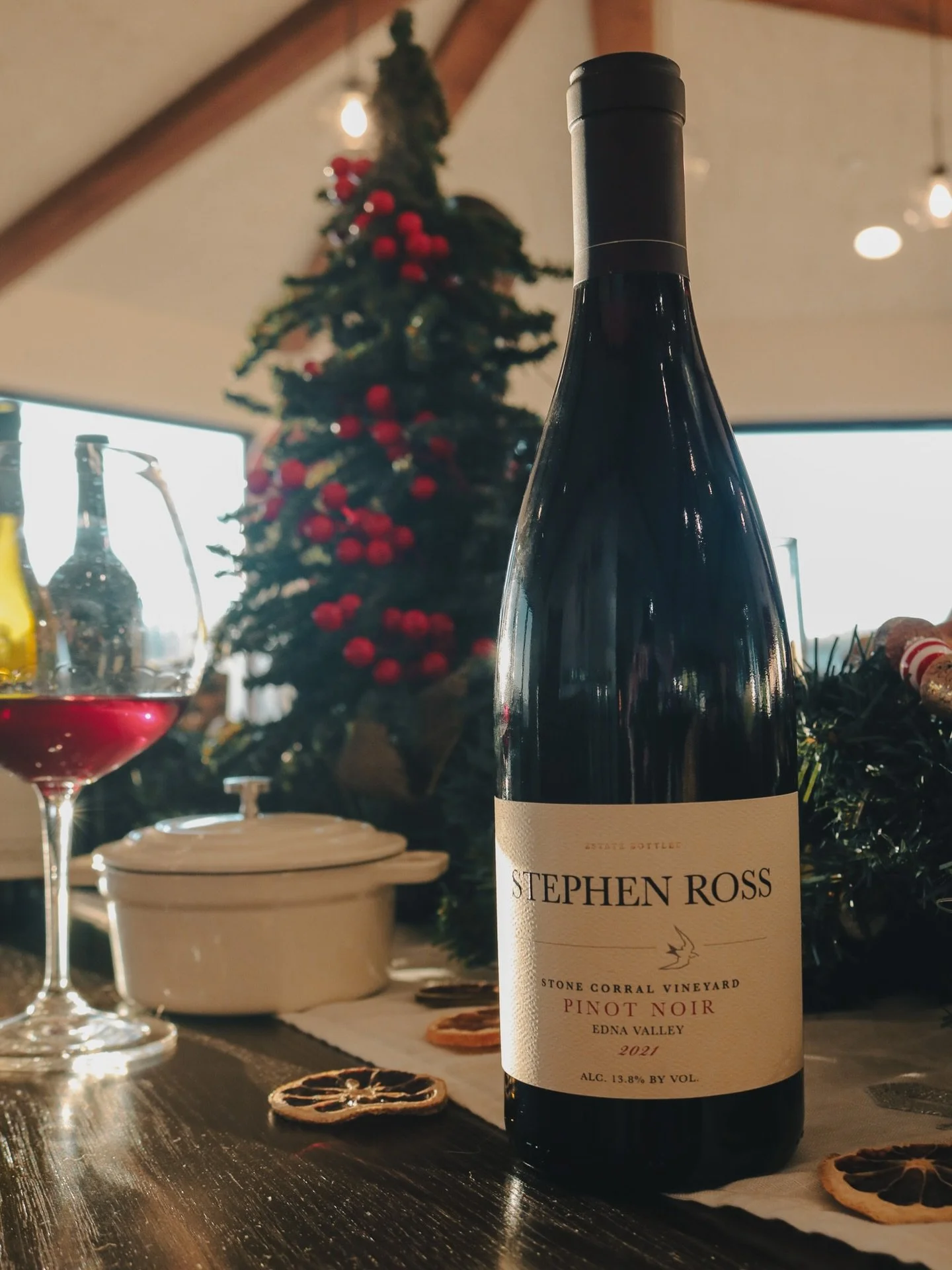 A new winter favorite has arrived. 
Our 2021 Pinot Noir from Stone Corral Vineyard is elegant, layered, and looks perfect next to the tree 🎄🍷
&bull;
&bull;
&bull;
#californiawine #hellodecember #newrelease