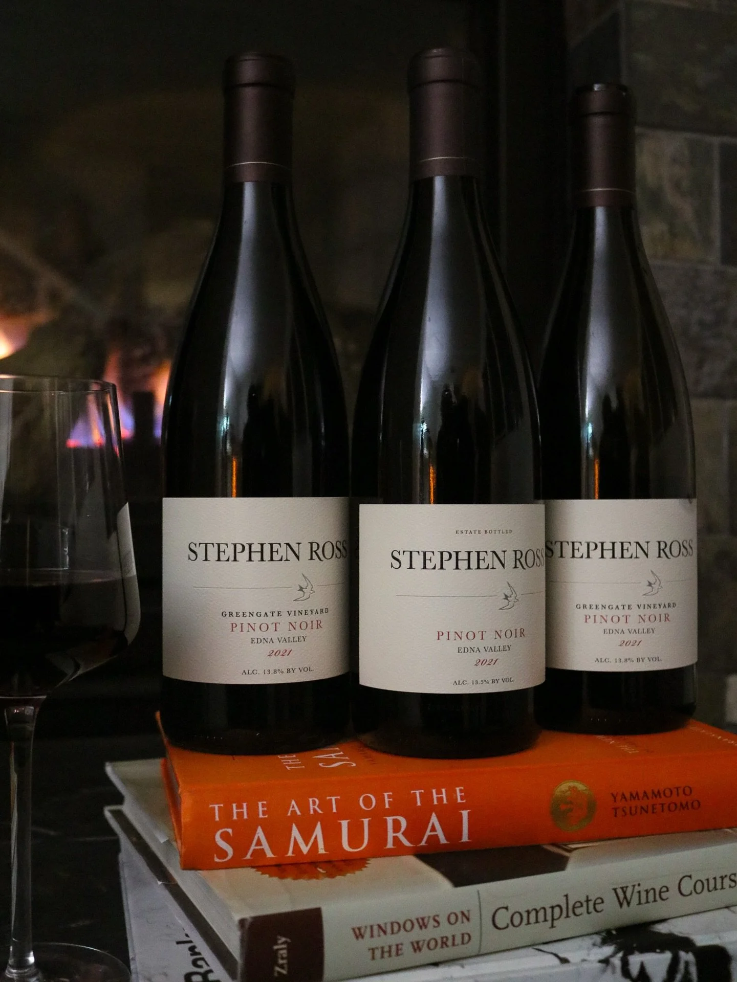 Still searching for something special? For the Pinot Noir lover on your list, this one&rsquo;s already wrapped up - three distinct expressions, one thoughtful gift. 
&bull;
&bull;
&bull;
#pinotnoir #lastminutegifts #cozychristmas