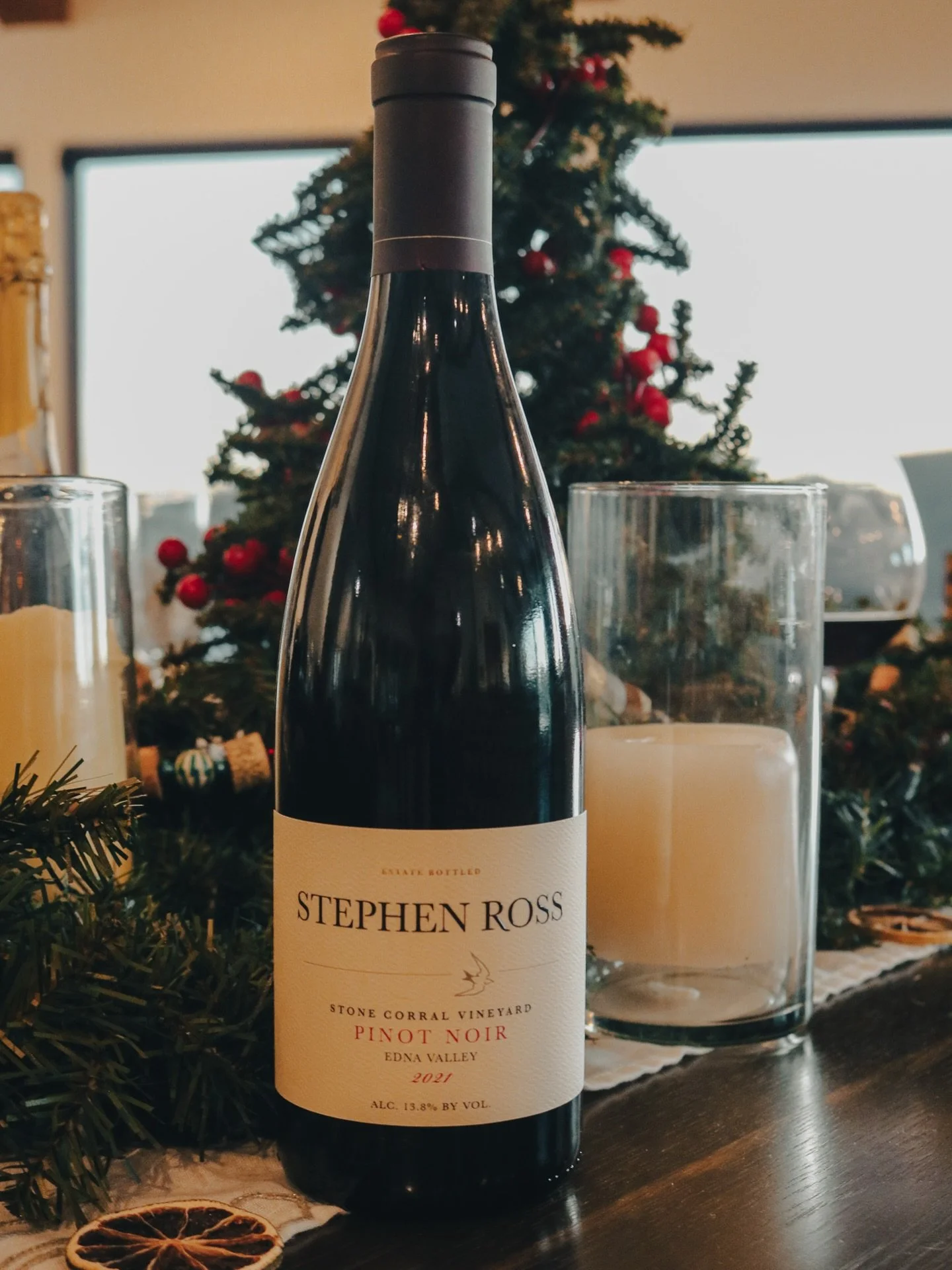 Wishing you a joyful holiday season from our family to yours 🥂&hearts;️
&bull;
&bull;
&bull;
#happyhannukah #merrychristmas #happyholidays