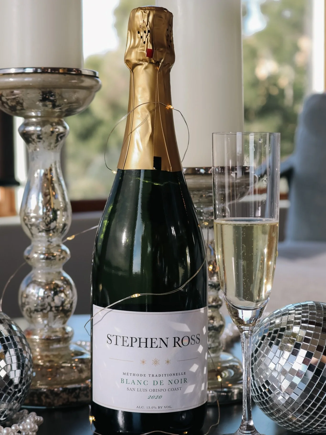 Pop, pour, celebrate! Wishing you a sparkling start to 2026 🍾🥂 
&bull;
&bull;
&bull;
#happynewyears #2026 #sparklingwine #slocal #winetasting