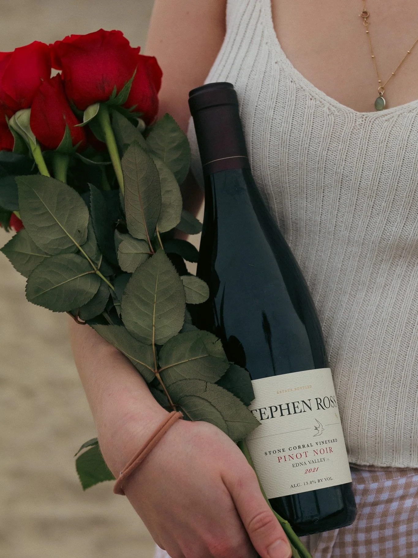 No agenda. Just a bottle, some roses, and time to slow down 🌹
&bull;
&bull;
&bull;
#wineandflowers #dateidea #centralcoastwines #sanluisobispo #stephenrosswine