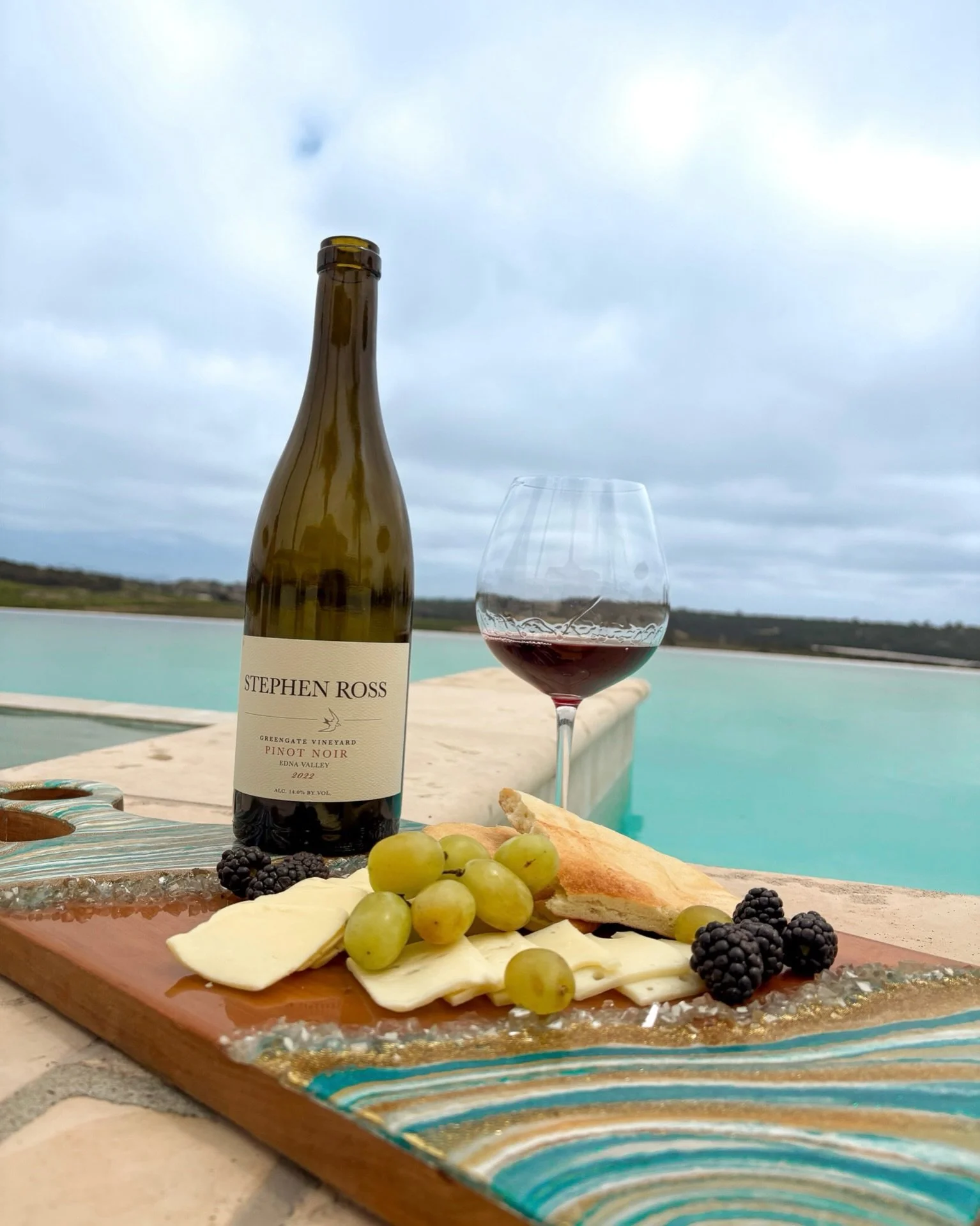 Cheers to more days like this 🥂

Shop aromatic whites and chill-able reds, perfect for the poolside. Link in bio 
&bull;
&bull;
&bull;
#summertime #poolside #charcuterie #wineandfood #slocal