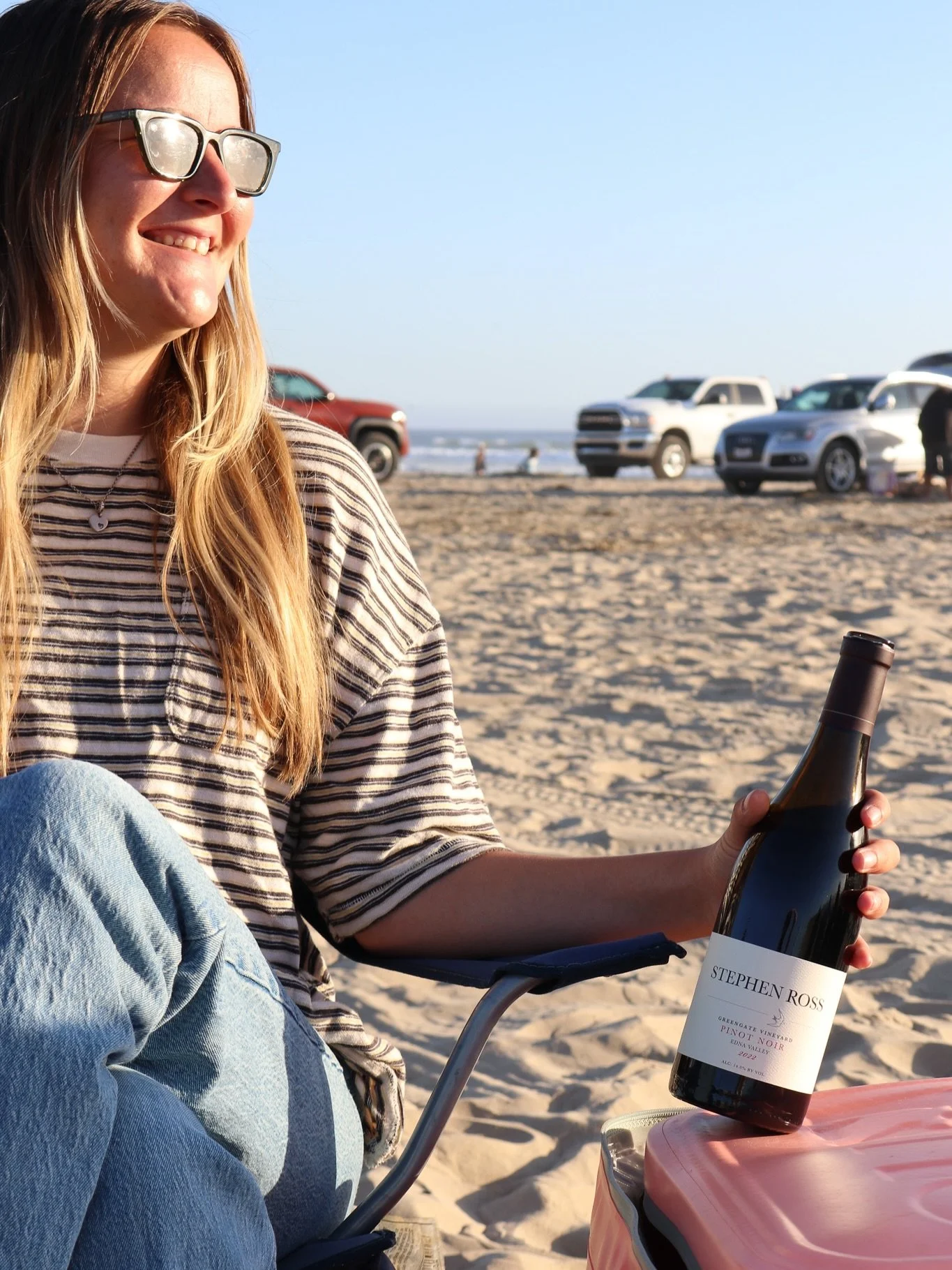 A midweek reminder to make room for the good stuff 🤍
&bull;
&bull;
&bull;
#pinotnoir #slocoast #californiawine #winelifestyle #winecountry 

Currently in our beach bag: 2022 Pinot Noir from Greengate Vineyard 🍷

Made with coastal influence, best en