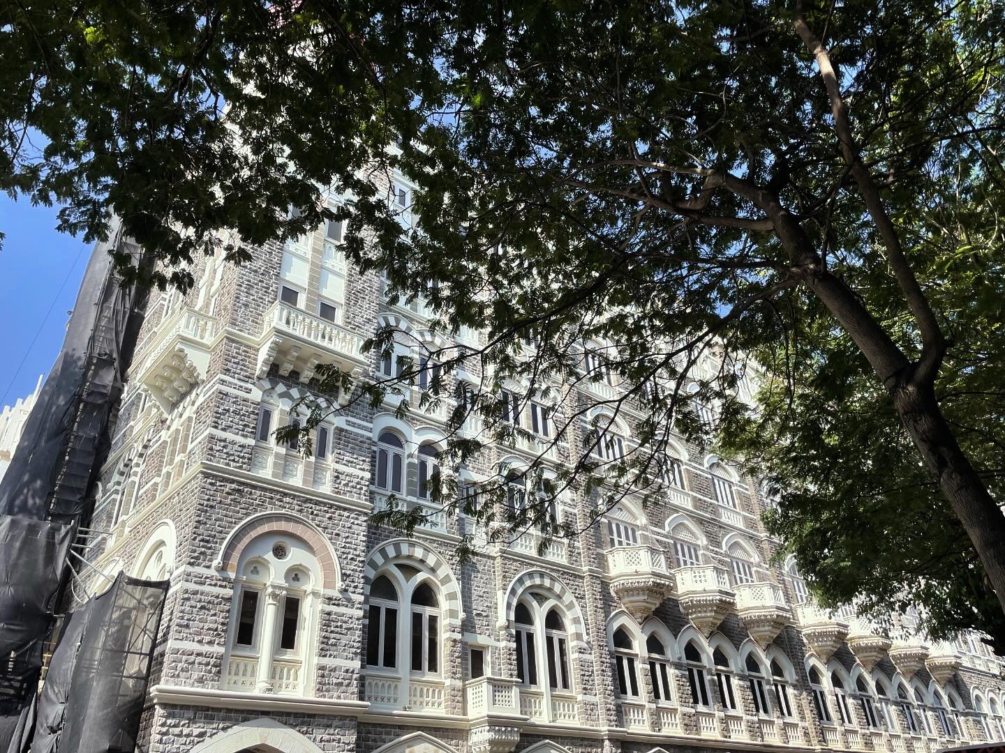This hotel is truly beautiful. Iconic. Incredible service. Amazing location. It&rsquo;s the final stretch of this whirlwind India trip so I&rsquo;m soaking it all in. After this, I&rsquo;m fully head down and writing up an absolute storm. 

@taj_maha