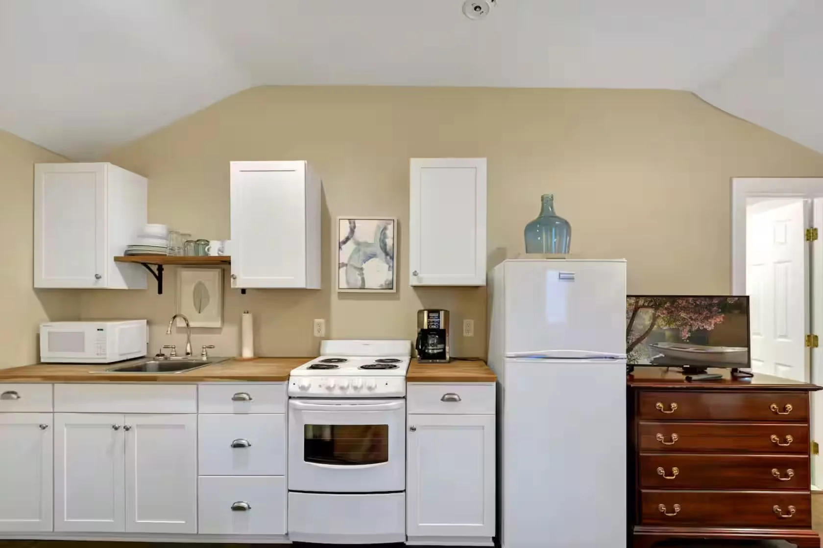 studio-at-college-street-hosted-ssi-vacation-rentals5.jpeg