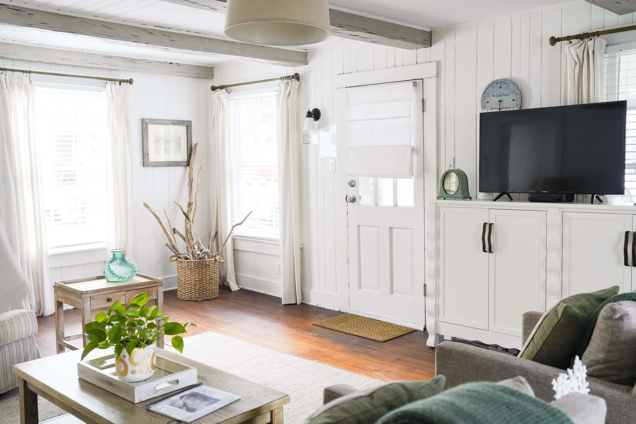 college-street-hosted-vacation-rentals-ssi-45.jpg