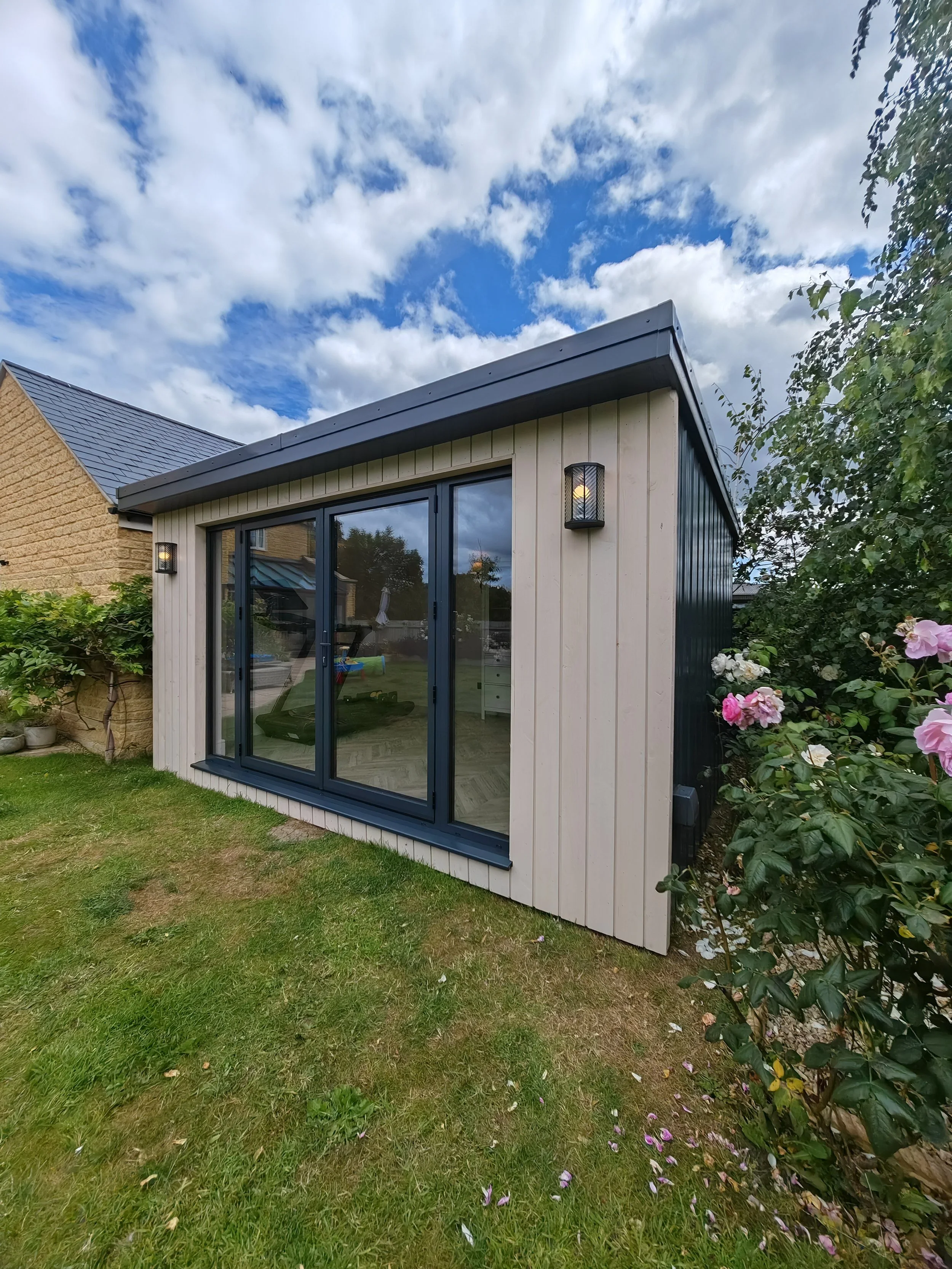 CFM Garden Room - Bespoke. Broadway.