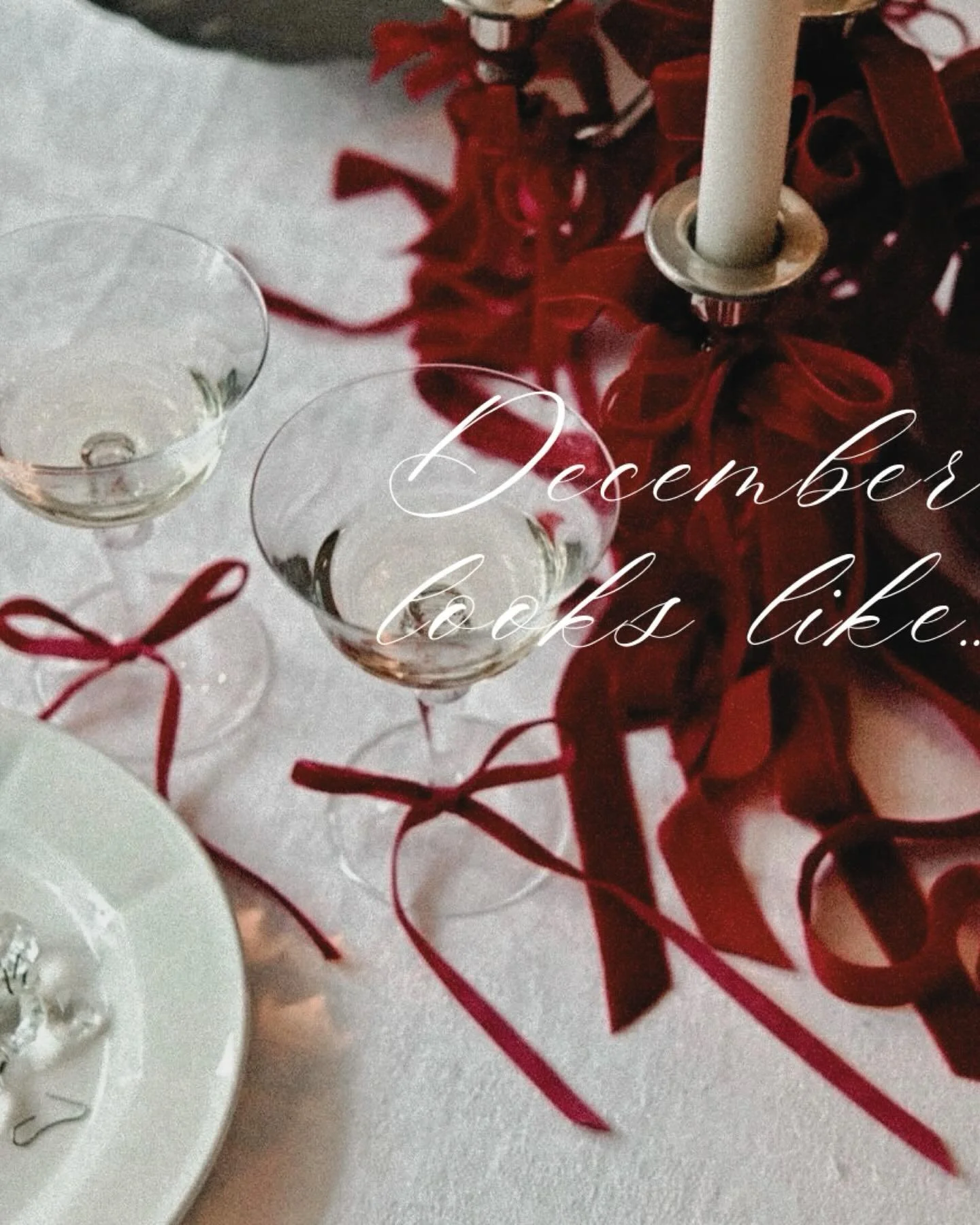 December looks like&hellip; ribbons tied just because, candlelight dancing across glassware, and tables that feel like their own little celebration.

This season, I&rsquo;m working on place cards, menus and illustrated cards; designed for winter feas