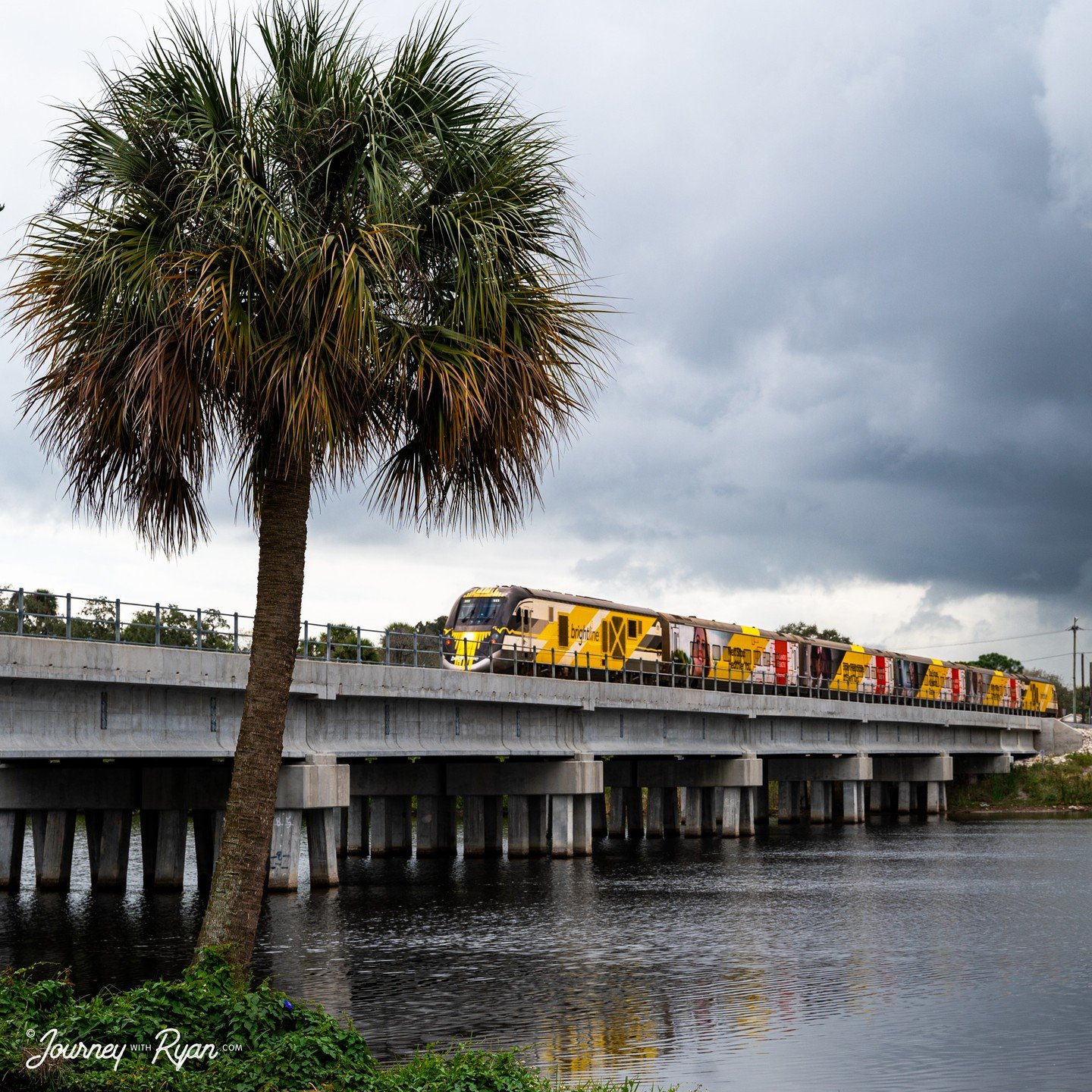 Brightline 🚆
.
Welcome high speed rail to the US! This was my first time seeing it up close in action and I can't wait to use it 😍 I hope I don't end up on @brightlinecrashtracker...
.
📸: #nikonz6ii
.
Shot at: @gobrightline
.
#journeywithryan #bri