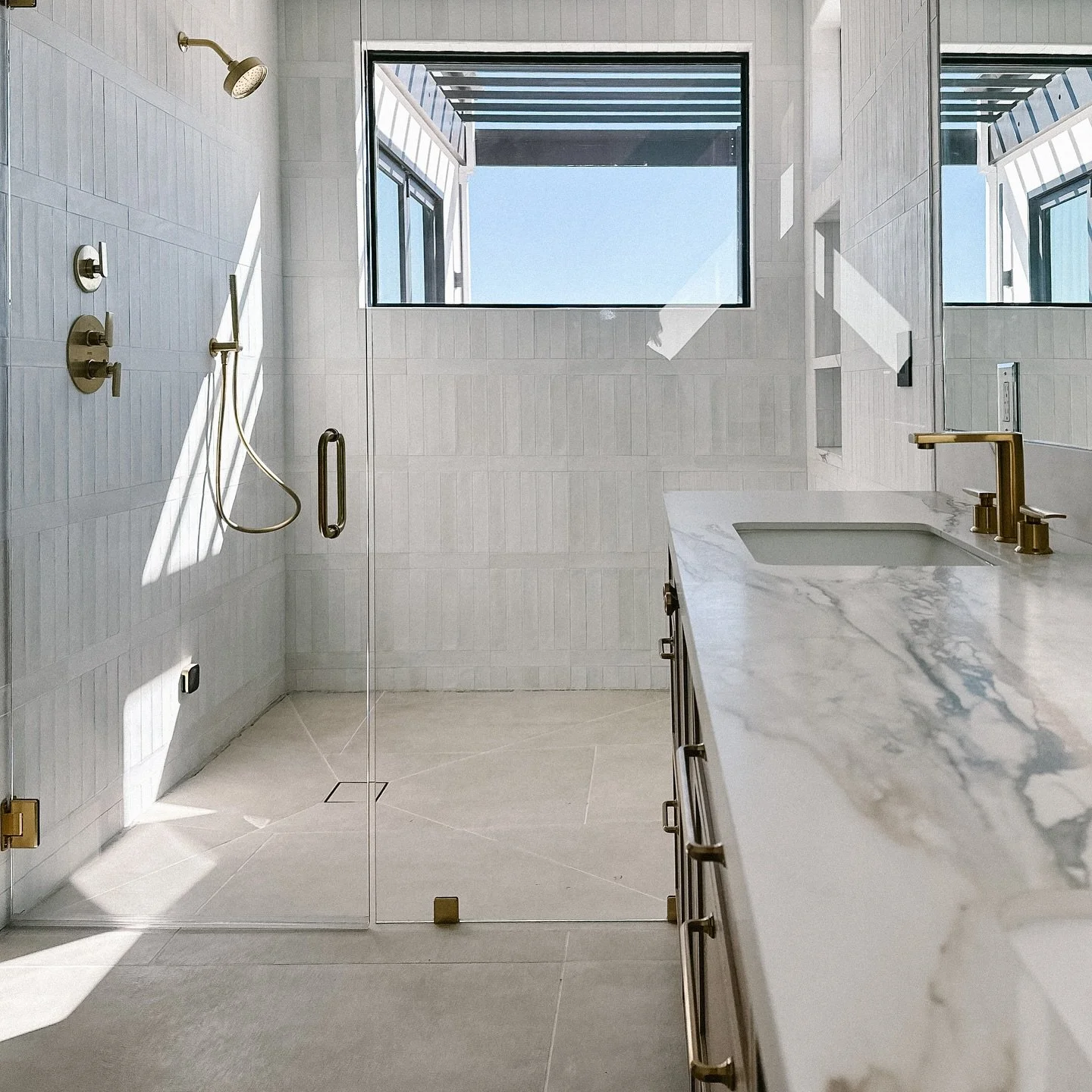 Impossible to pick a favorite angle in this dreamy primary bath. ☁️ ☁️ ☁️