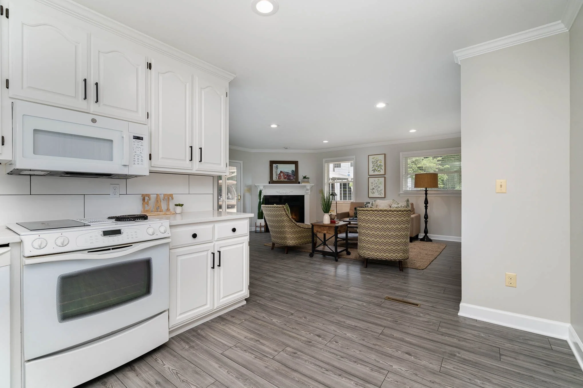 DSC0227368300-Edit f.JPG