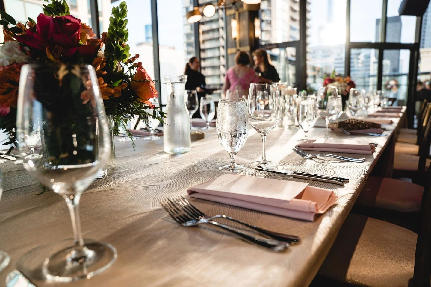 From linens to florals, every detail plays a part in creating an atmosphere that feels just right. Soft candlelight, thoughtful textures, and carefully chosen elements come together to transform a simple table into something truly special.

Because i