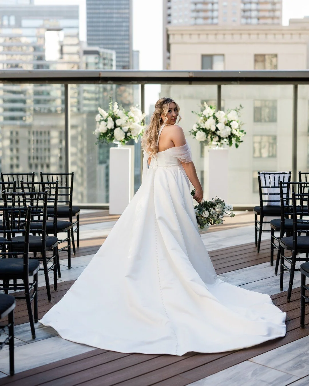 From rooftop portraits to aisle details, every choice tells a different story ✨

A soft, romantic setup or something more bold and modern, the beauty of a wedding day is that every detail reflects your vision, your style, and the moments you want to 