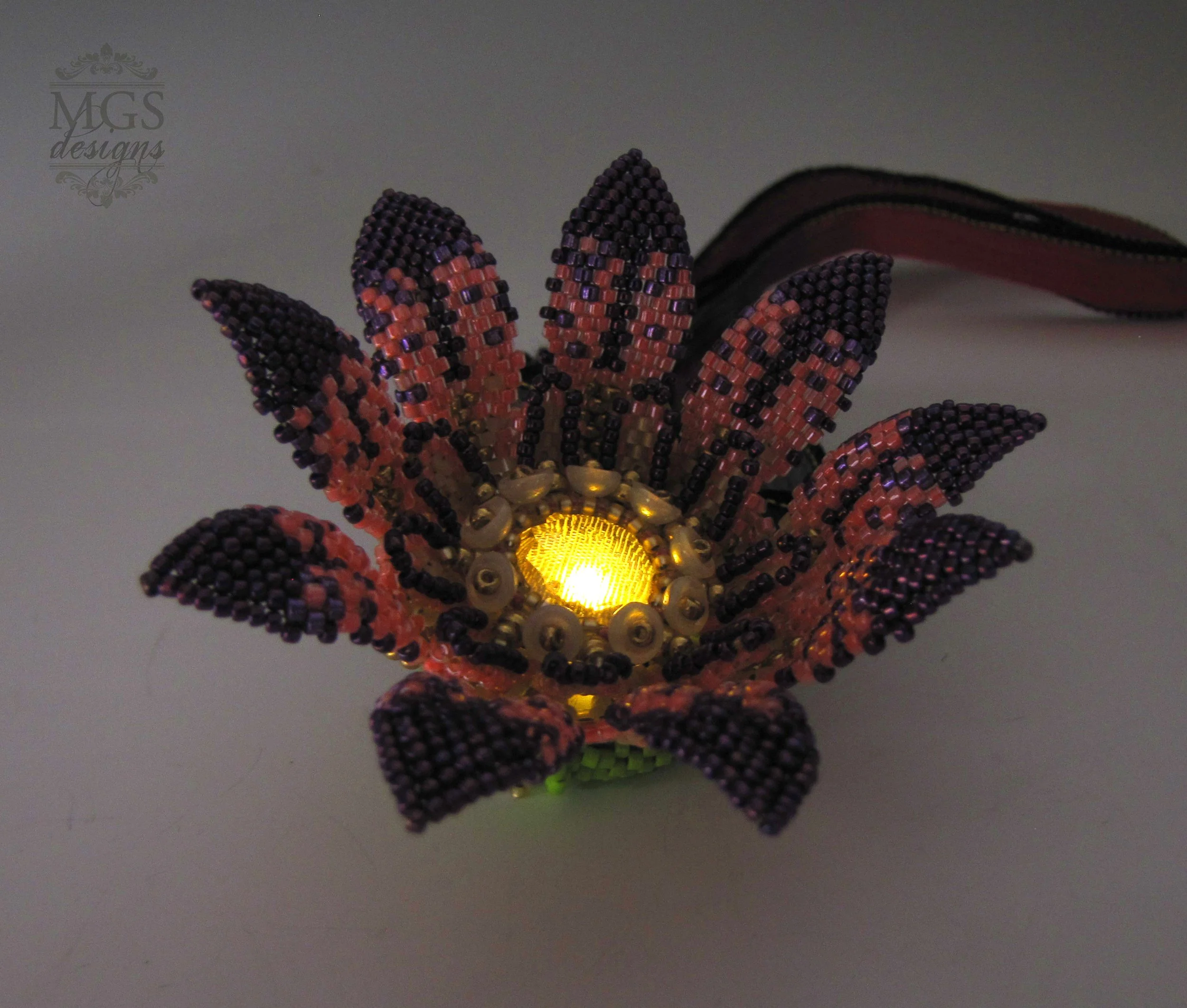 MGS_enchanted_lightbloom_pendant_02.jpg