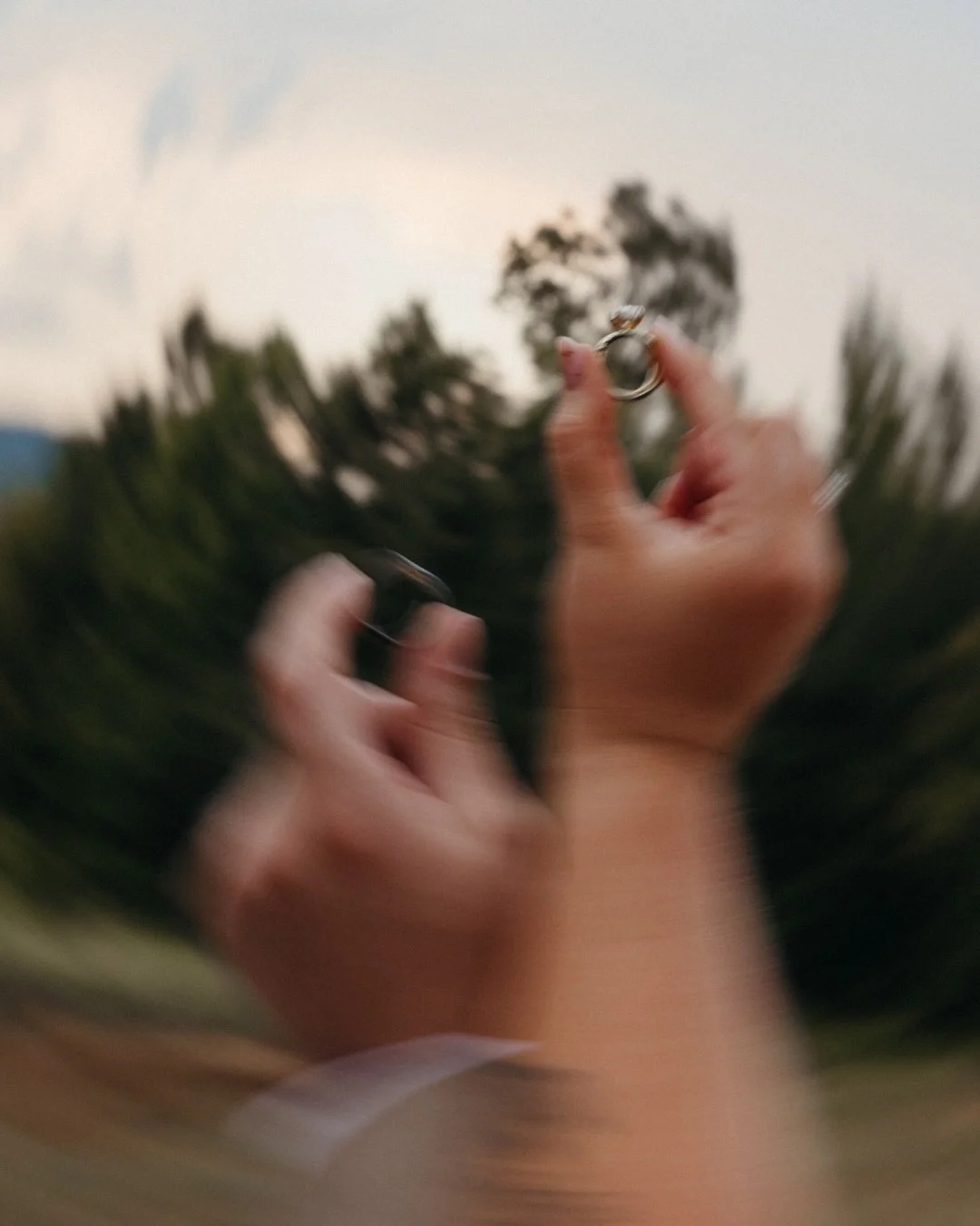 Late summer love in Middle Tennessee ✨ 

This August wedding at River Cliff Venue in Sparta was simply stunning. The view at the venue truly had my jaw on the floor! Imagine marrying your person at a look out spot as stunning as this! 

If you&rsquo;