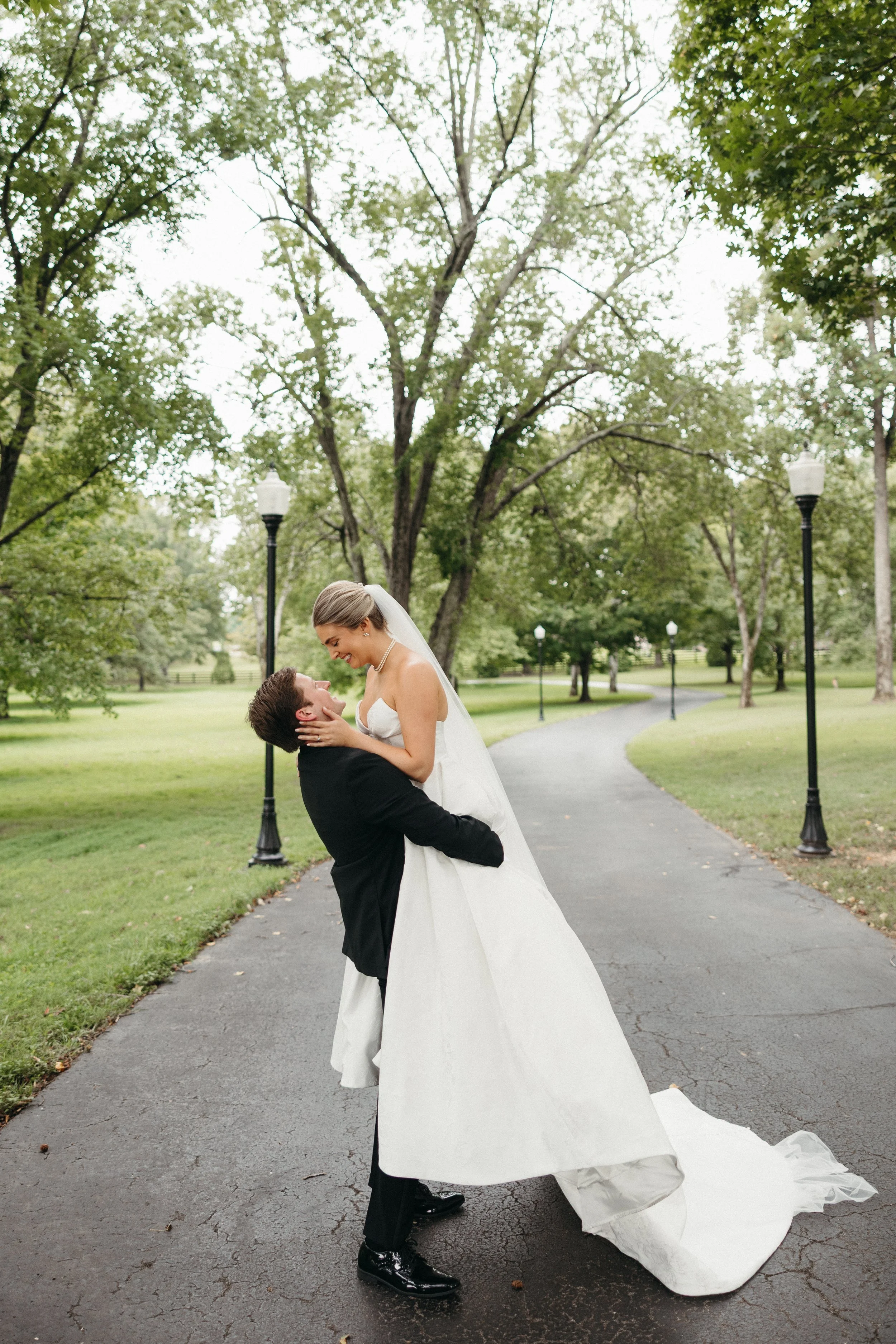 cherokeedocknashvilleweddingvenuesummerbride-45.jpg