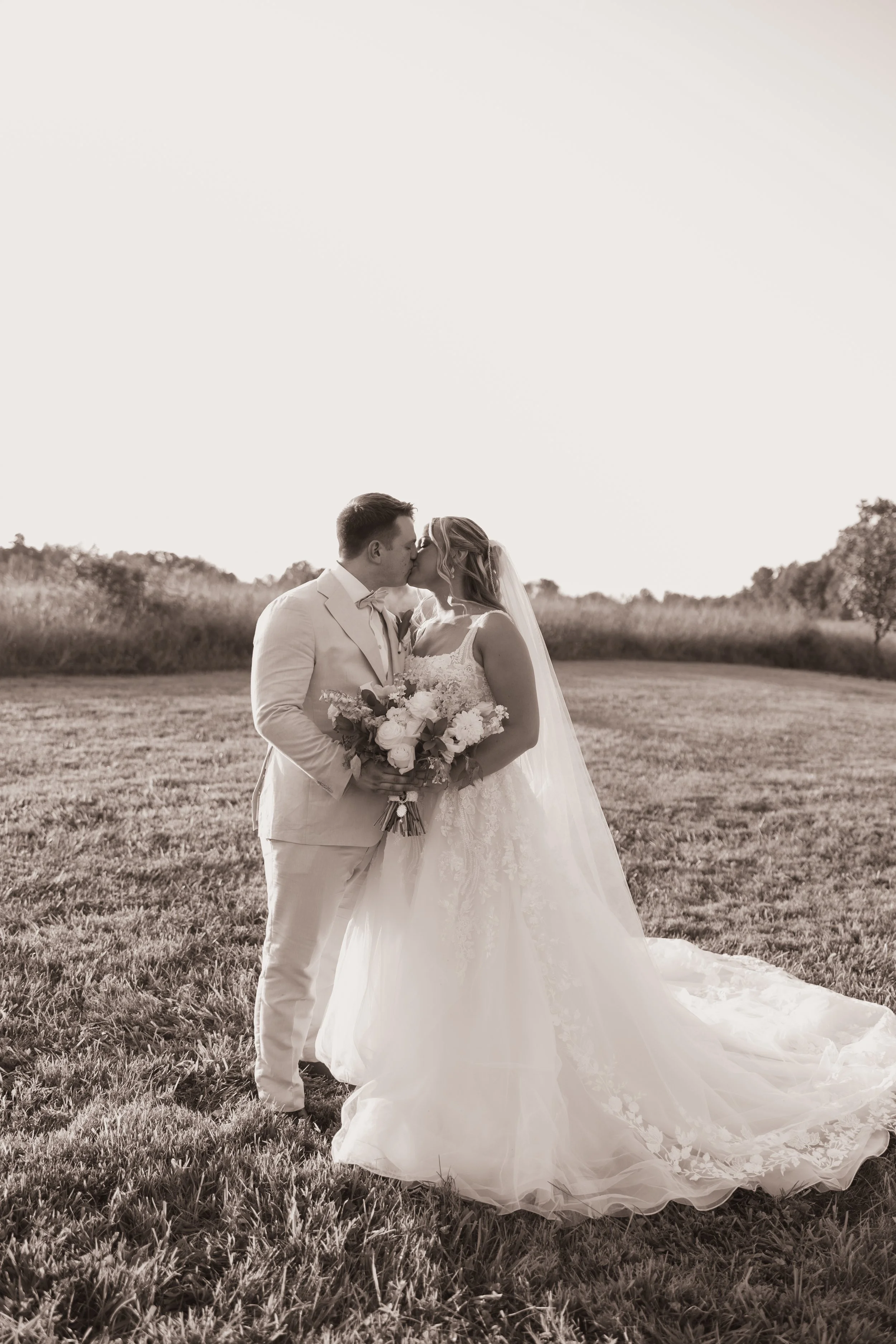 whitedovebarnsummerwedding-83.jpg