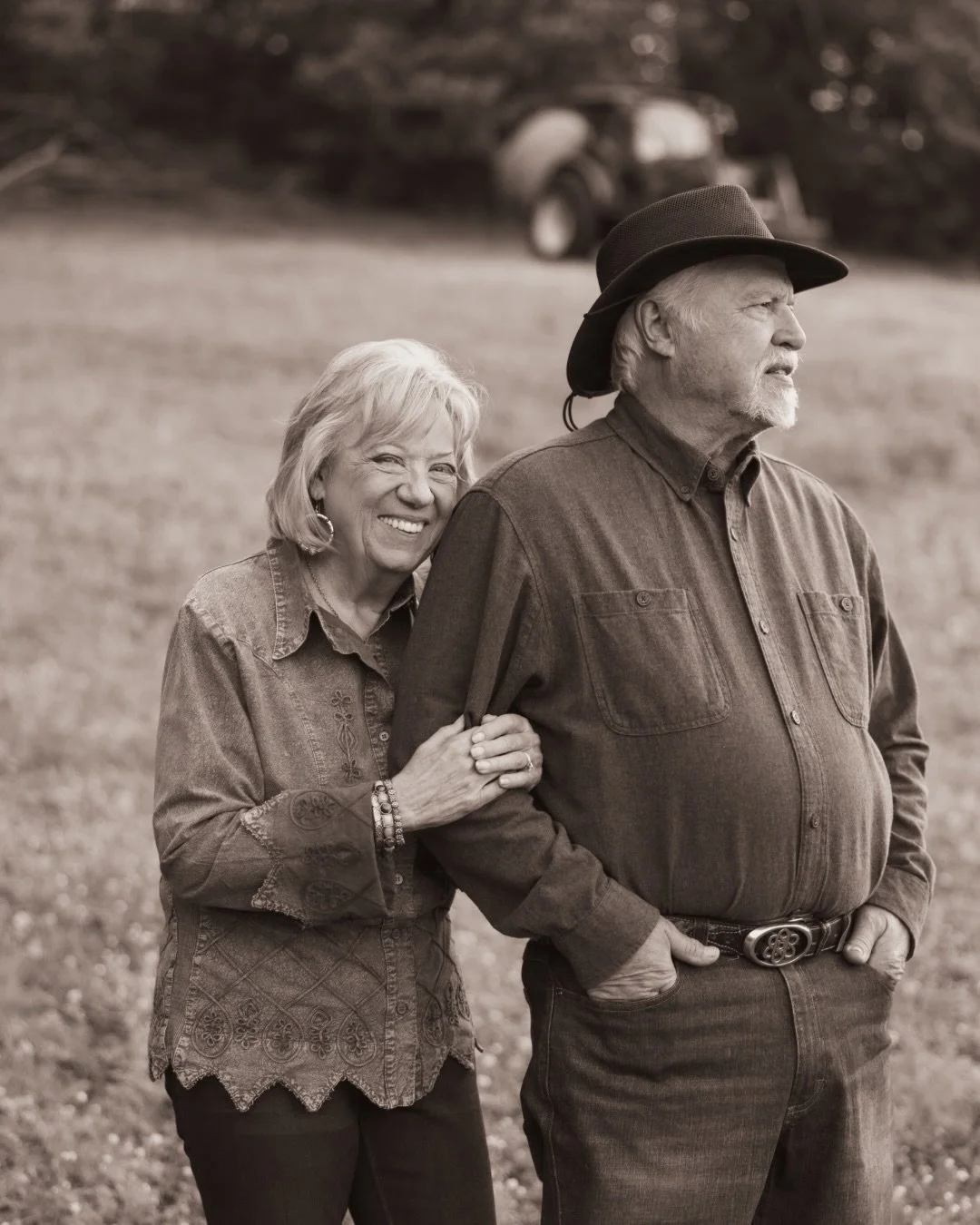 Reminders to get photos of the ones who started your family &ndash; these are just to sweet not to share! This family invited me to their farm + capturing their grandparents was just so sweet! 

Book your family sessions this summer! It&rsquo;s somet