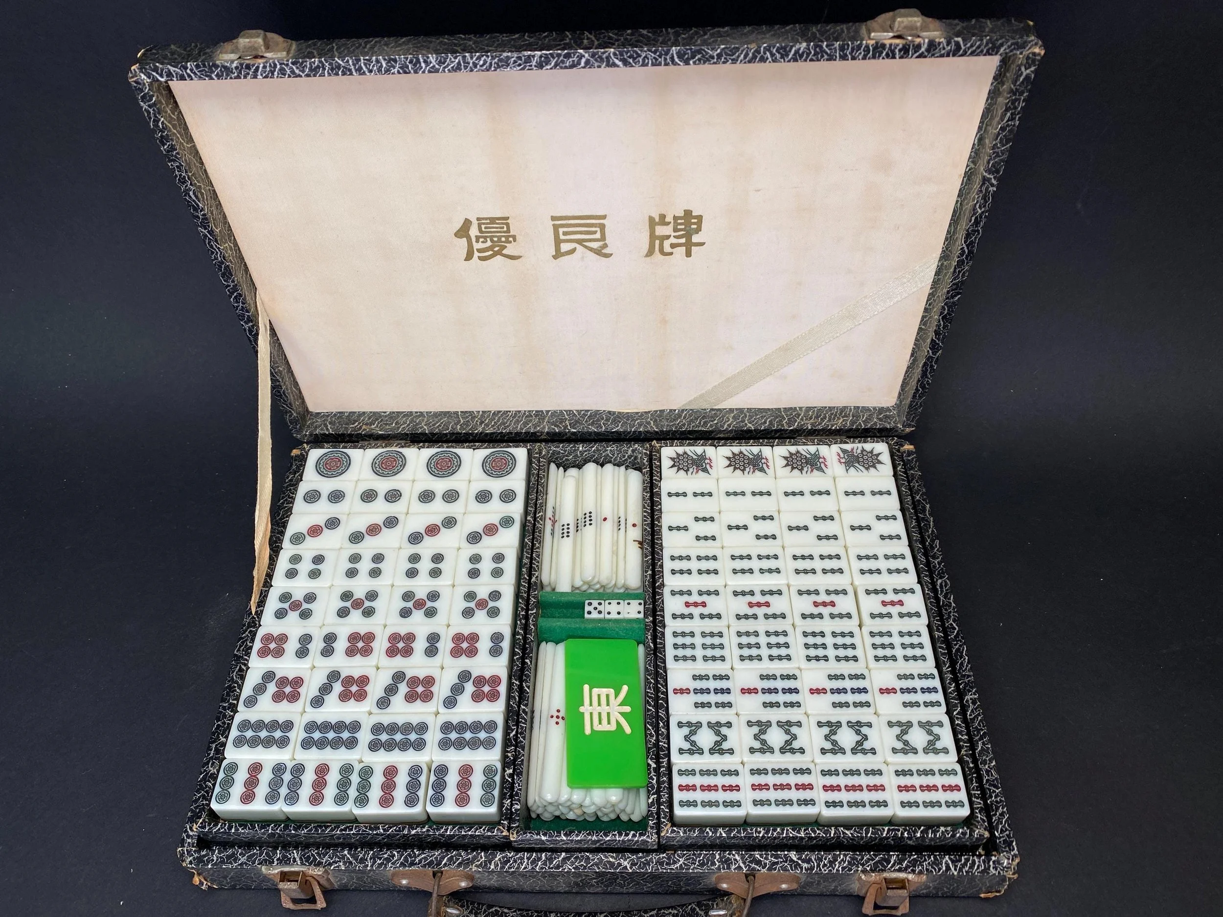 https://i.etsystatic.com/35198069/r/il/323a4c/7001445556/il_fullxfull.7001445556_ia7g.jpg
