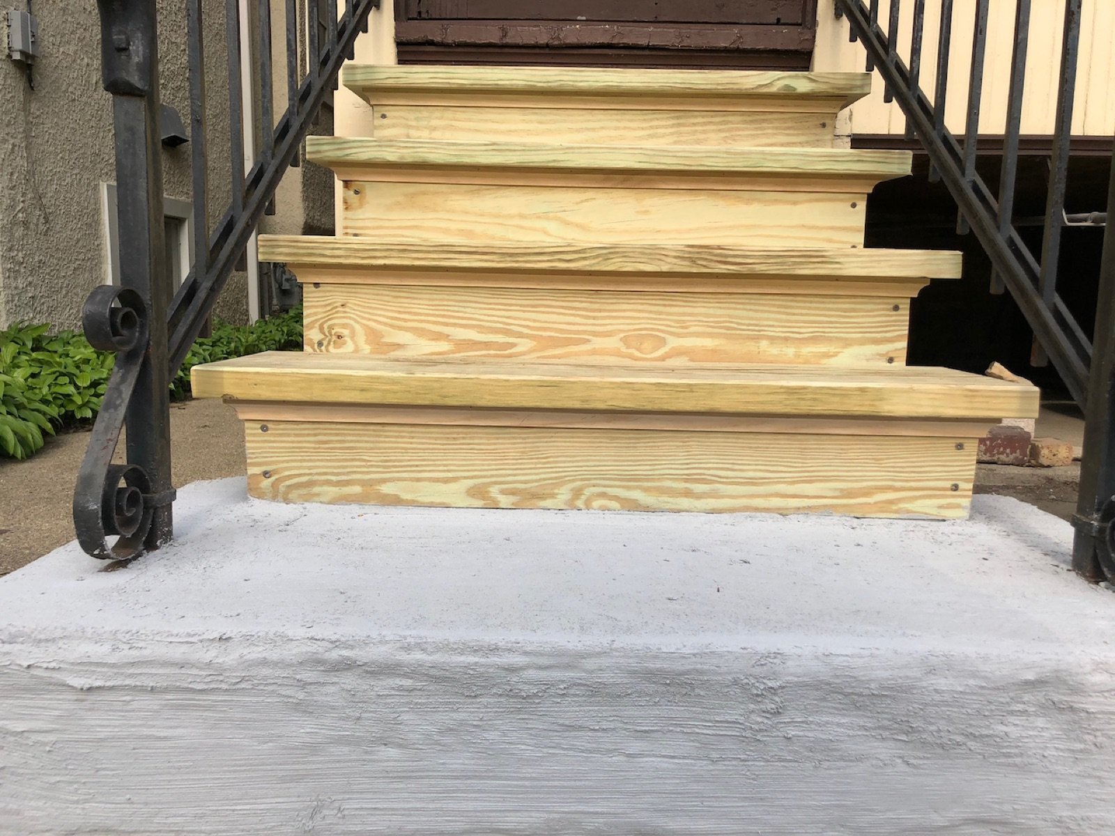 01-new-wood-treads-before-painting.jpg