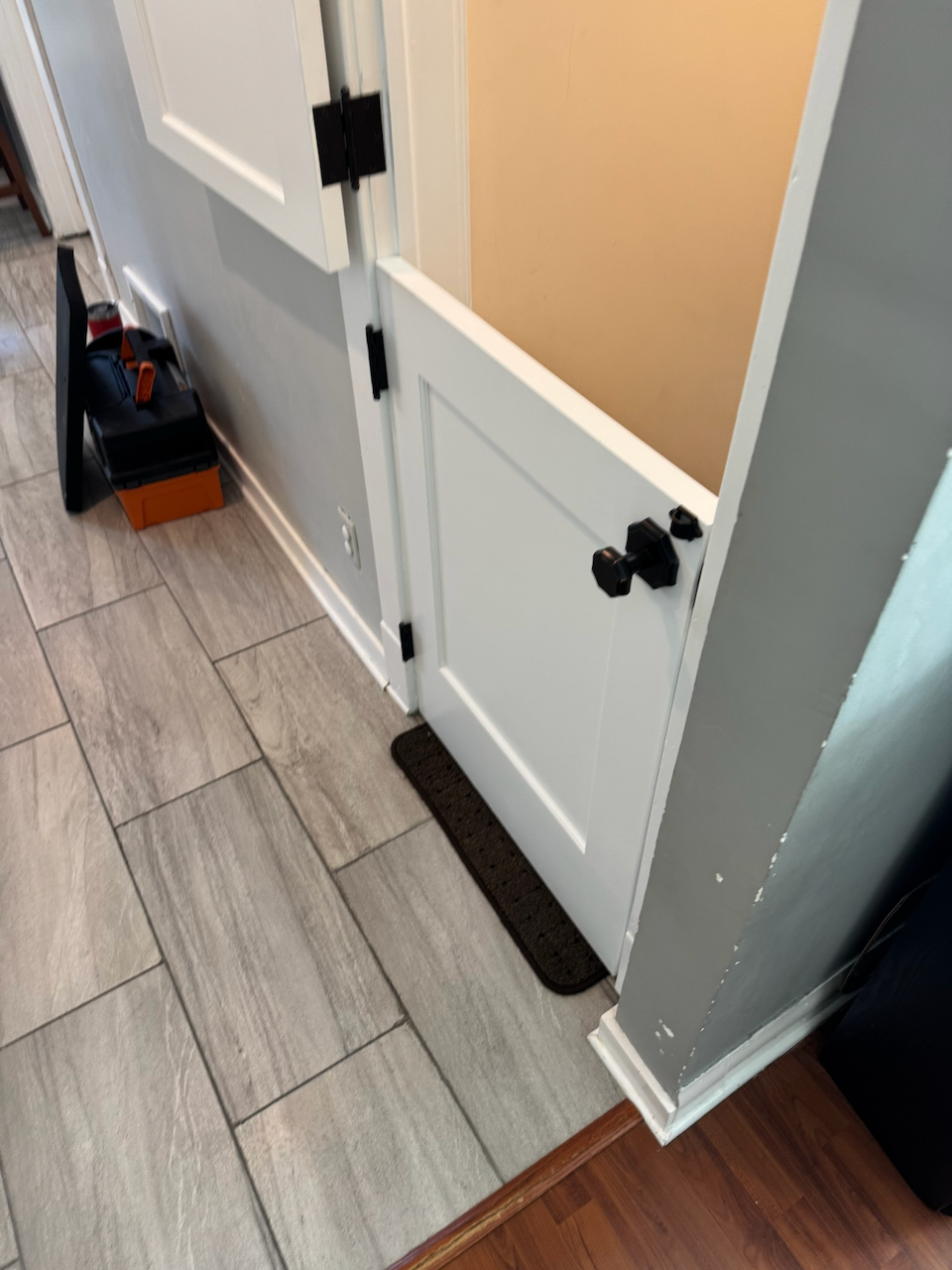 Dutch door with its upper half open and lower half closed.