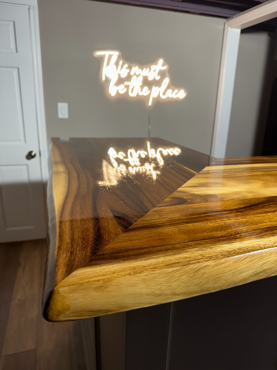 Finished live-edge countertop and polished wood grain.