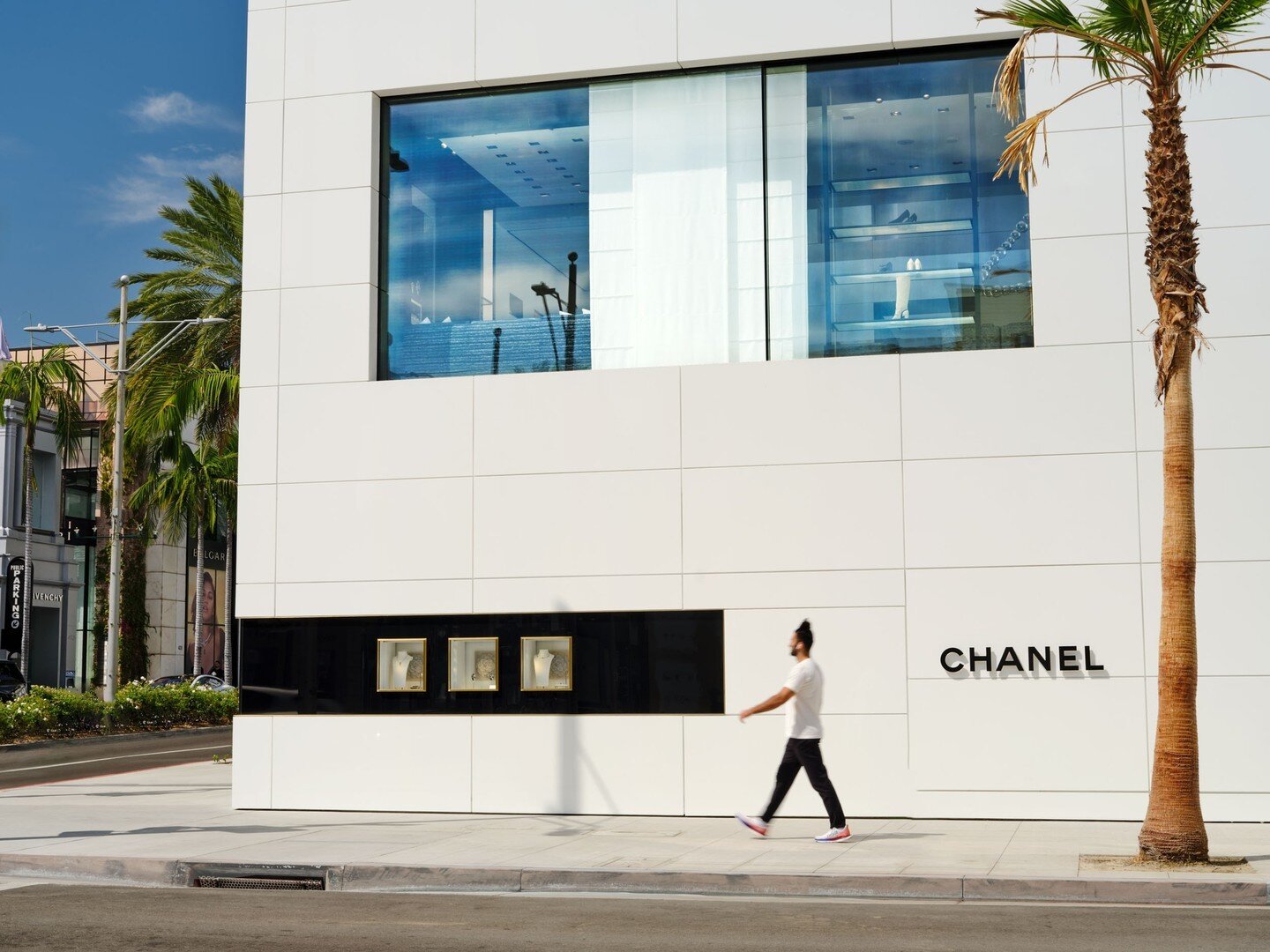 @chanel and Rodeo Drive, a match made in paradise 🌴 #OnlyOnRodeo⁠
⁠
Photo by Brica Wilcox