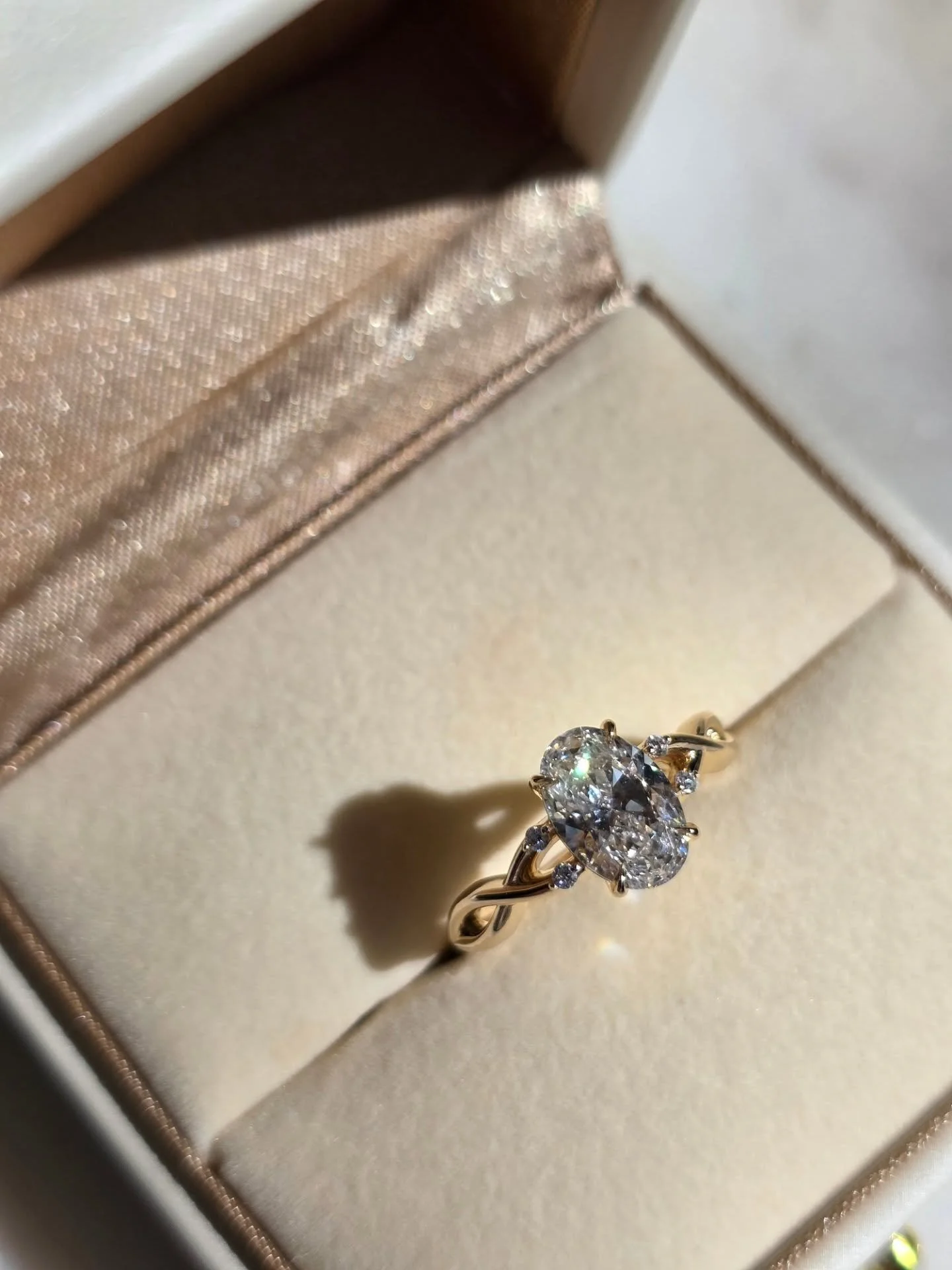 This one was a little bit different for me but I think it turned out really well. This customer wanted to incorporate the eternity symbol ♾️ into the band of the engagement ring for his forever love 🥲🩷💕💫