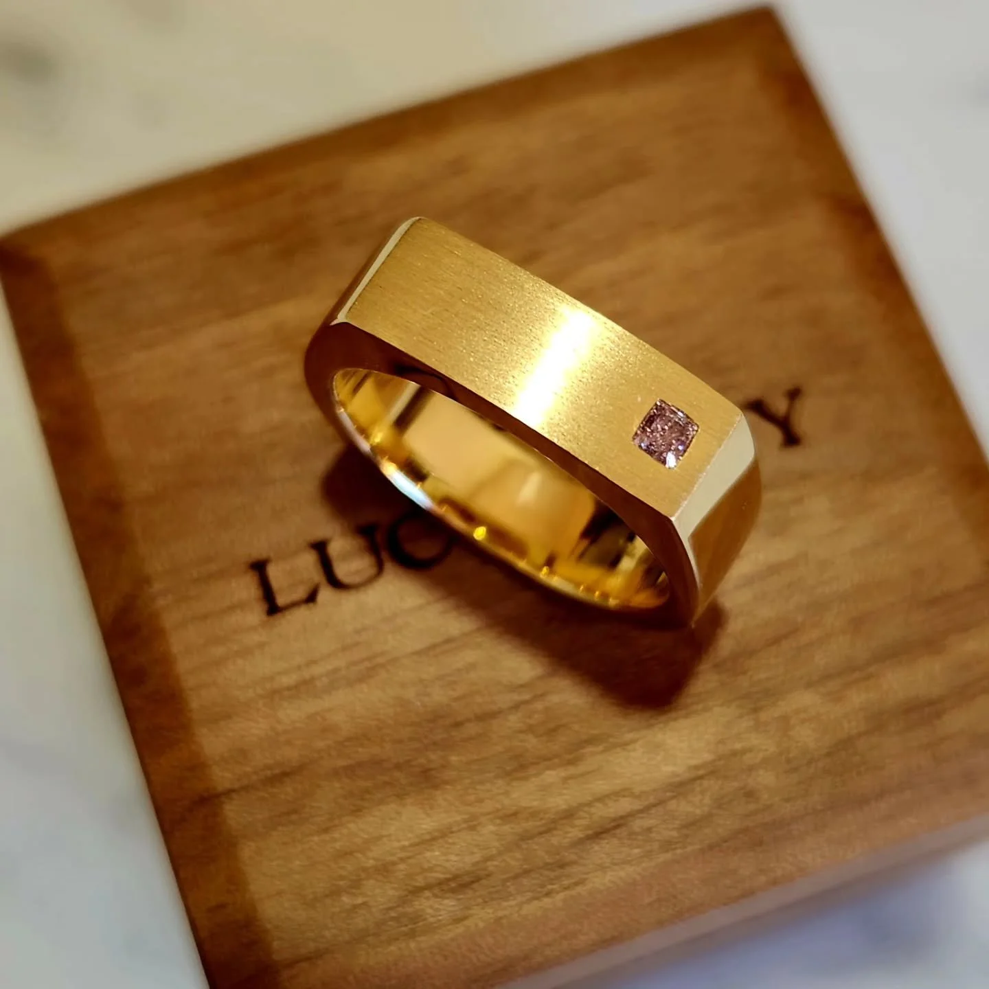 A supremely handsome Gentleman's ring handmade in solid 18ct Yellow Gold with a Natural Australian Argyle Pink Diamond crafted for a valued customer 👌🤵&zwj;♂️