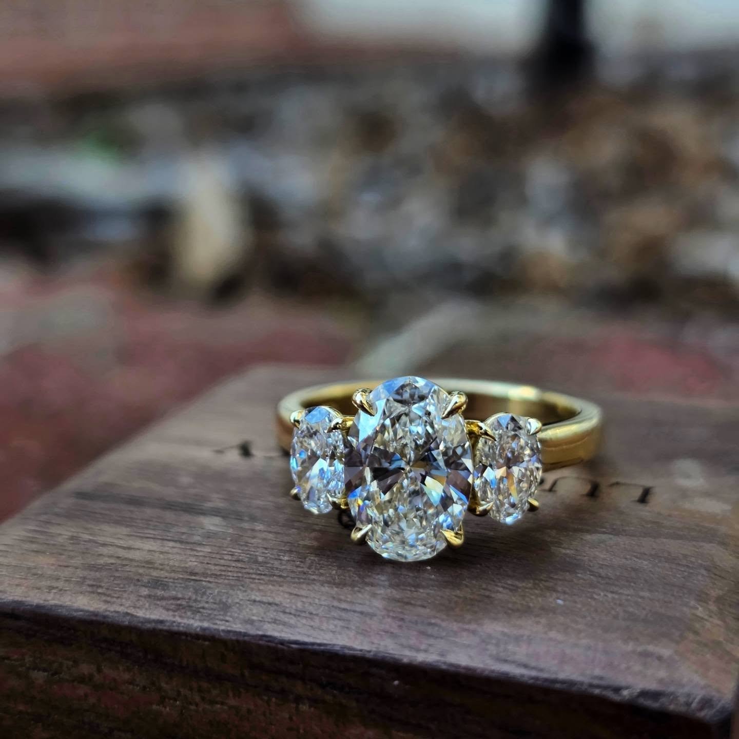 A modern heirloom, in diamonds and gold ✨️ 🕊