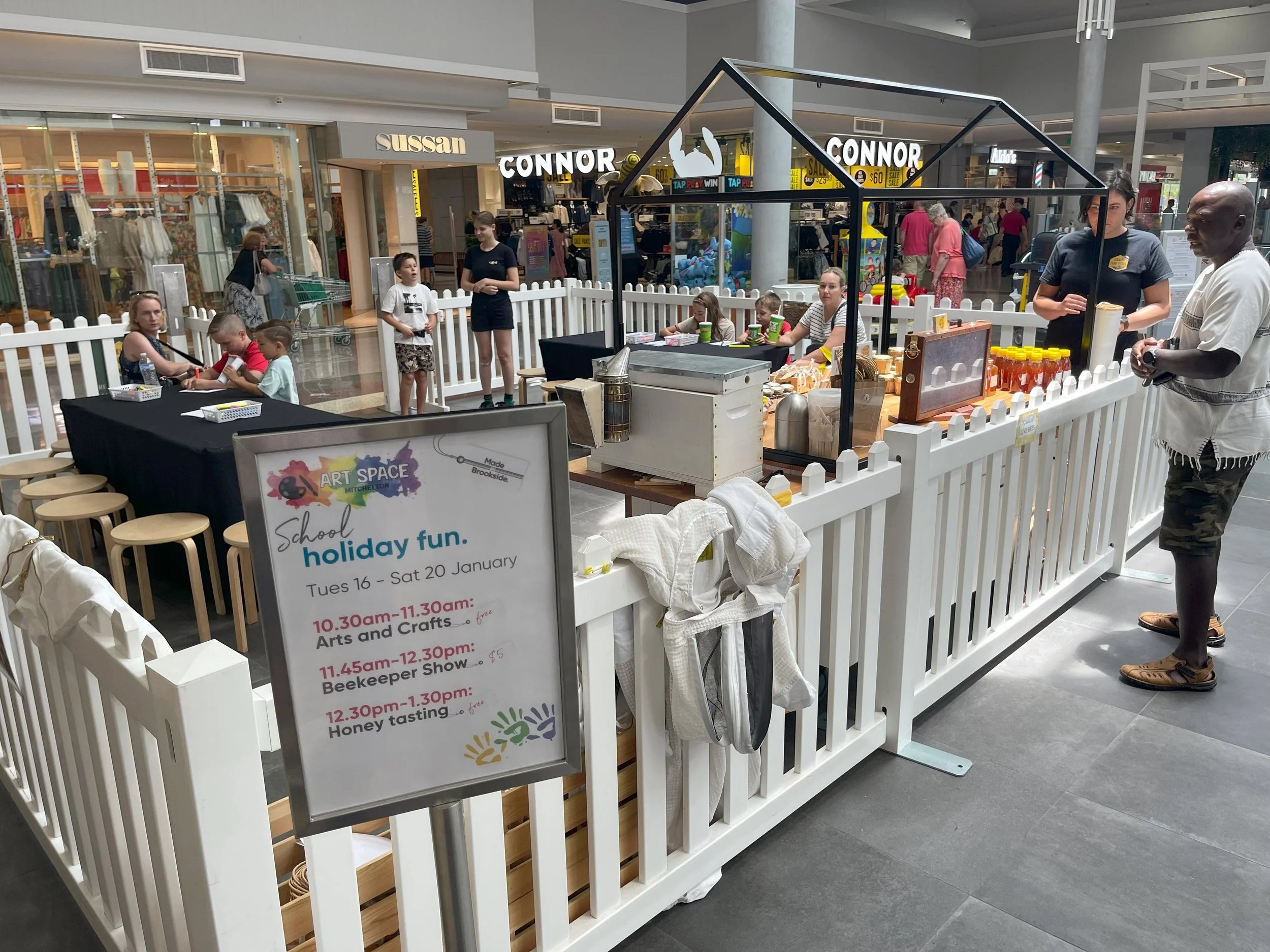 rooftop bees, bees on roof, rooftop beehive, rooftop corporate honey, city pollution, urban bee, urban bee education, urban honey, community, school open days, honey days, community connection, School holidays, Beekeeper, Shopping Centres Bees