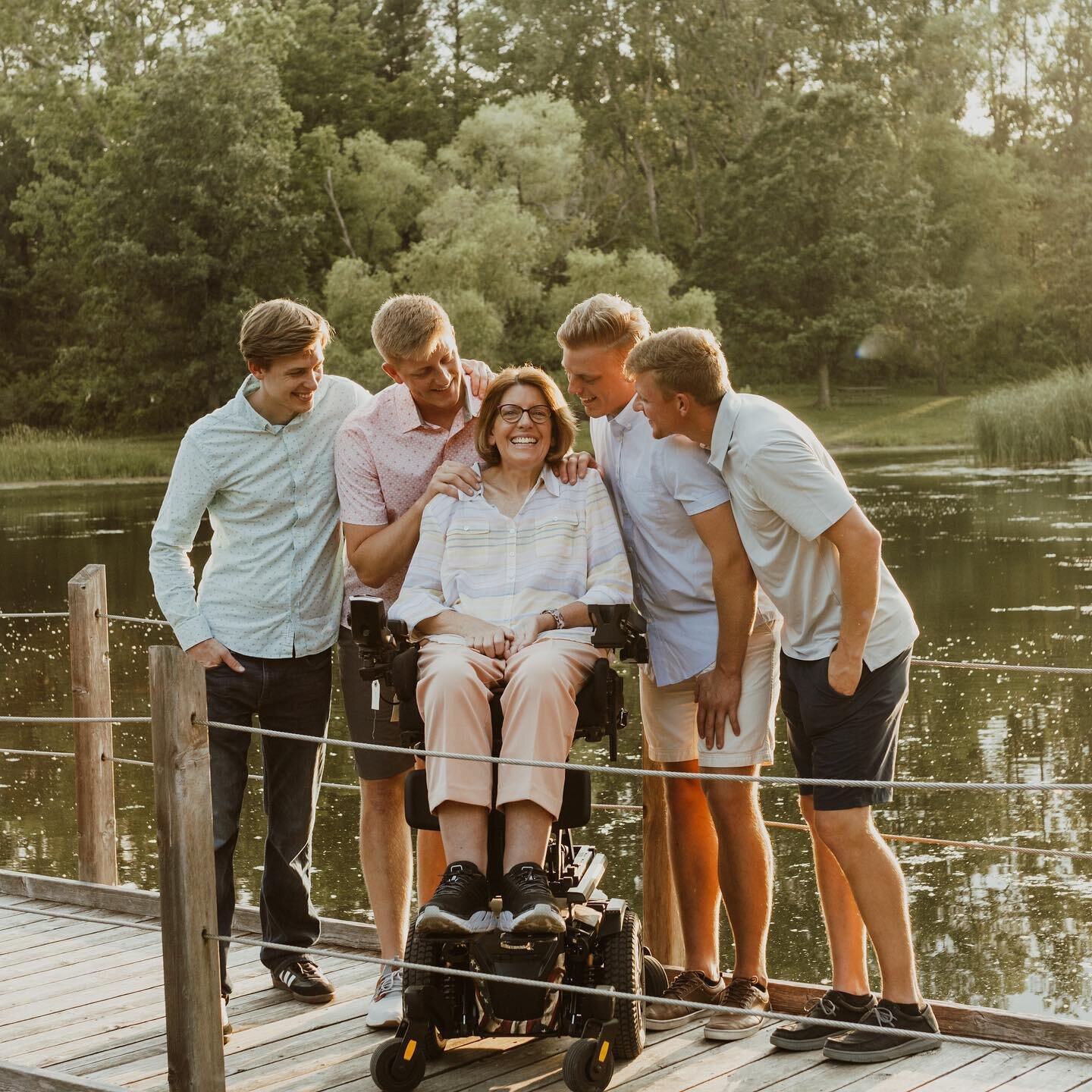 Just a mom &amp; her boys 🤍 
My heart is melting over this family session! 
.
.
.
#jesterpark #iowaphotographer #iowaphotography #mommasboy #portraitphotography