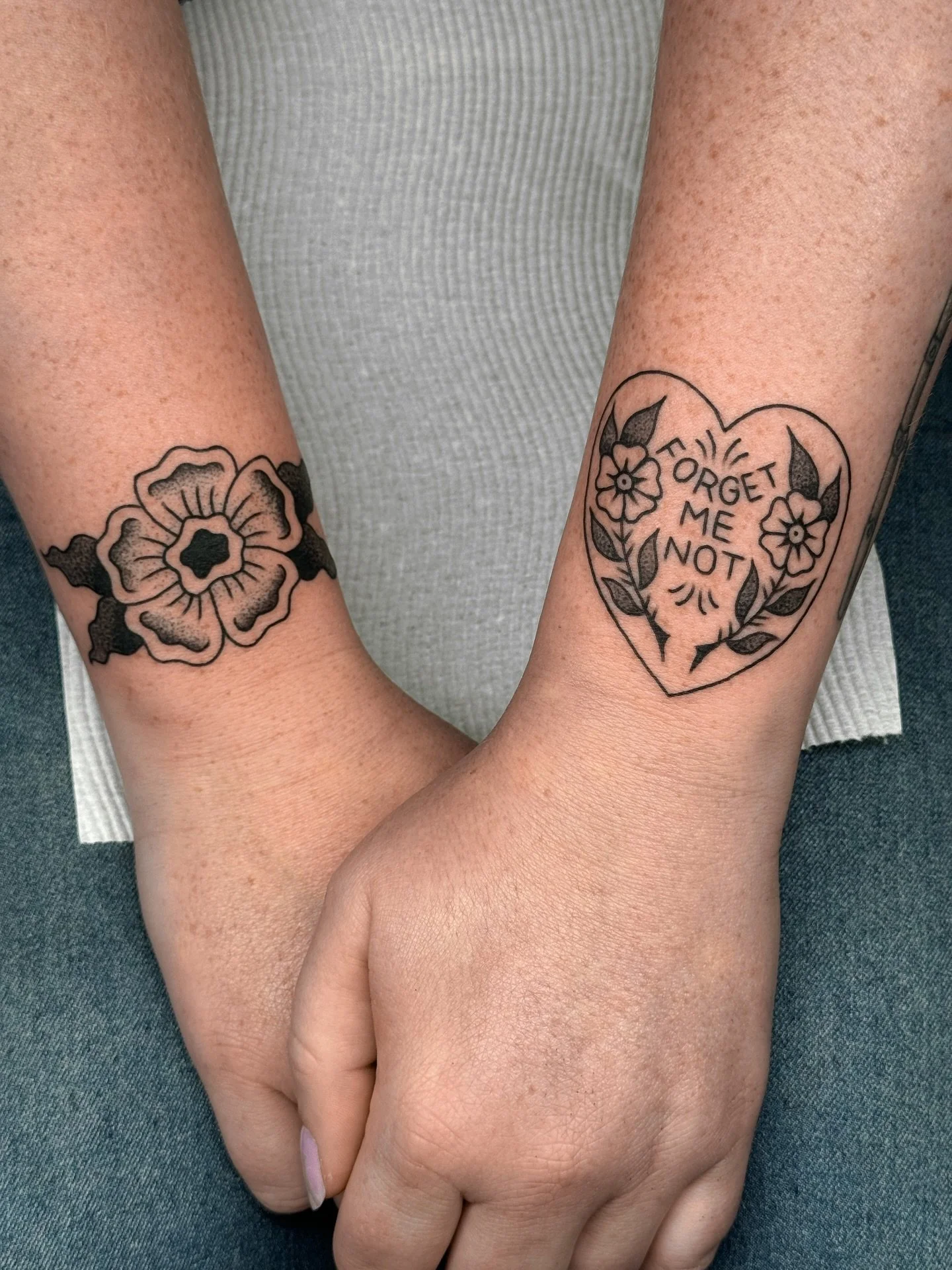 A couple forearm caps for Caitlin 💘
.
.⁠
.⁠
.⁠
.⁠
.⁠
#traditionaltattoo #americantraditional #tradtattoos #oldworkers #oldeworkers #tradworkers #brighttattoo #eternalink #americantraditionaltattoo #bright_and_bold #boldwillhold #tttism #flashworkers