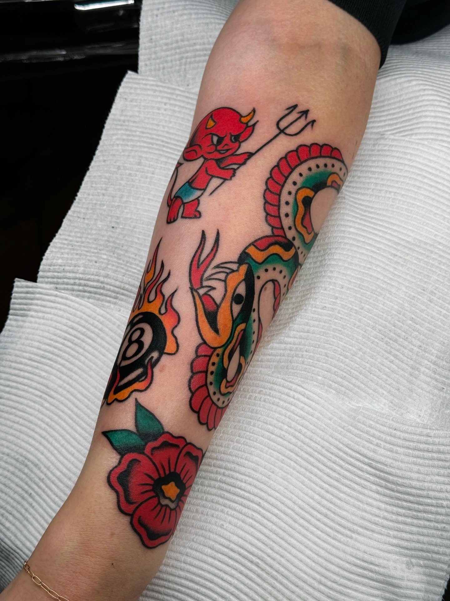 Full day flash session with Romily working on a full colour traditional sleeve composition 😍🥳 thanks so much for your trust!
.⁠
.⁠
.⁠
.⁠
.⁠
.⁠
#traditionaltattoo #colourtattoo #stickersleeve