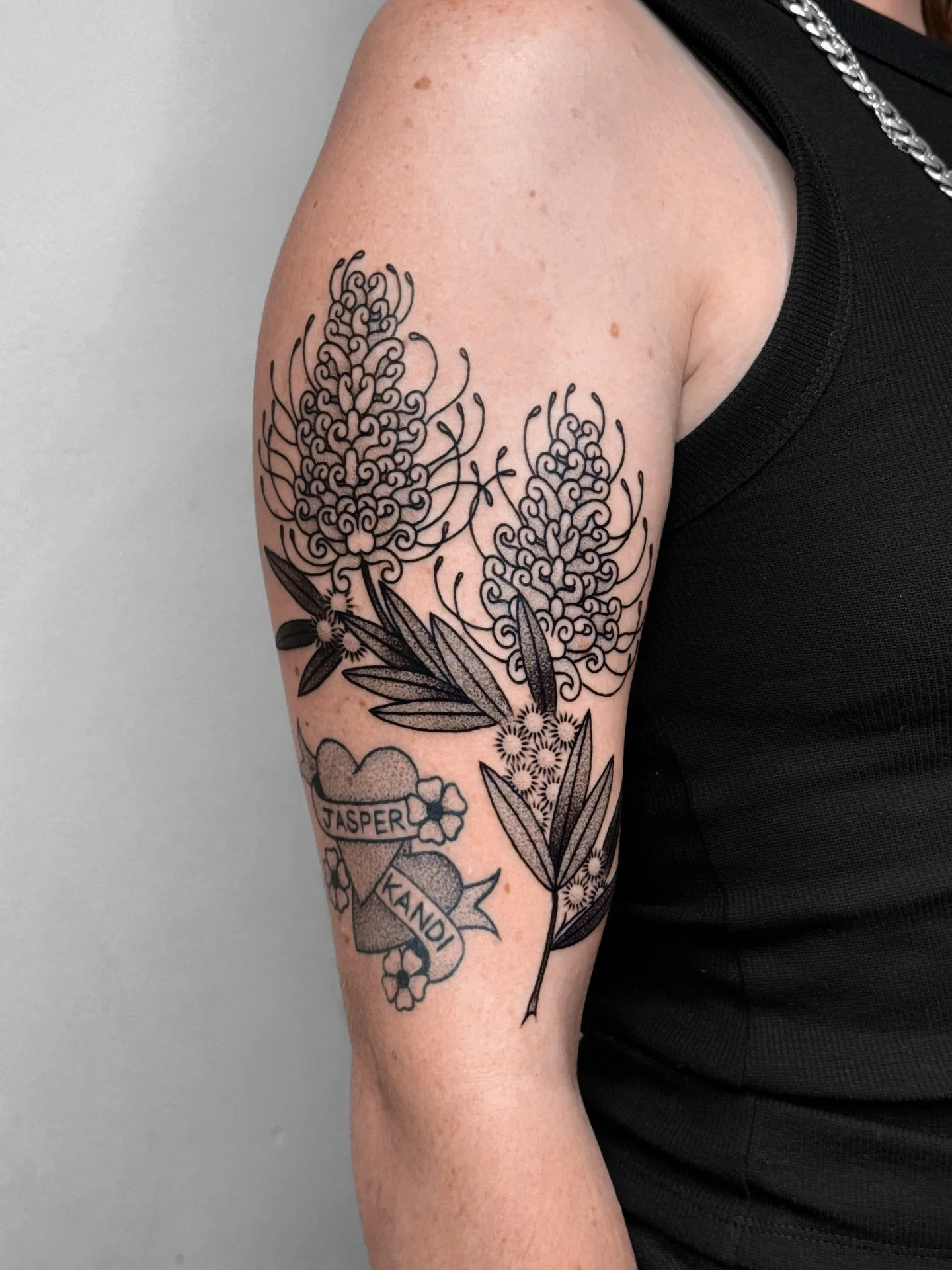 Sweet grevillea for Kristeen nestled beside a couple year healed trad heart ❤️ thanks so much for your trust!
.
.
.
#botanicaltattoo #tradtattoos #dotworktattoo