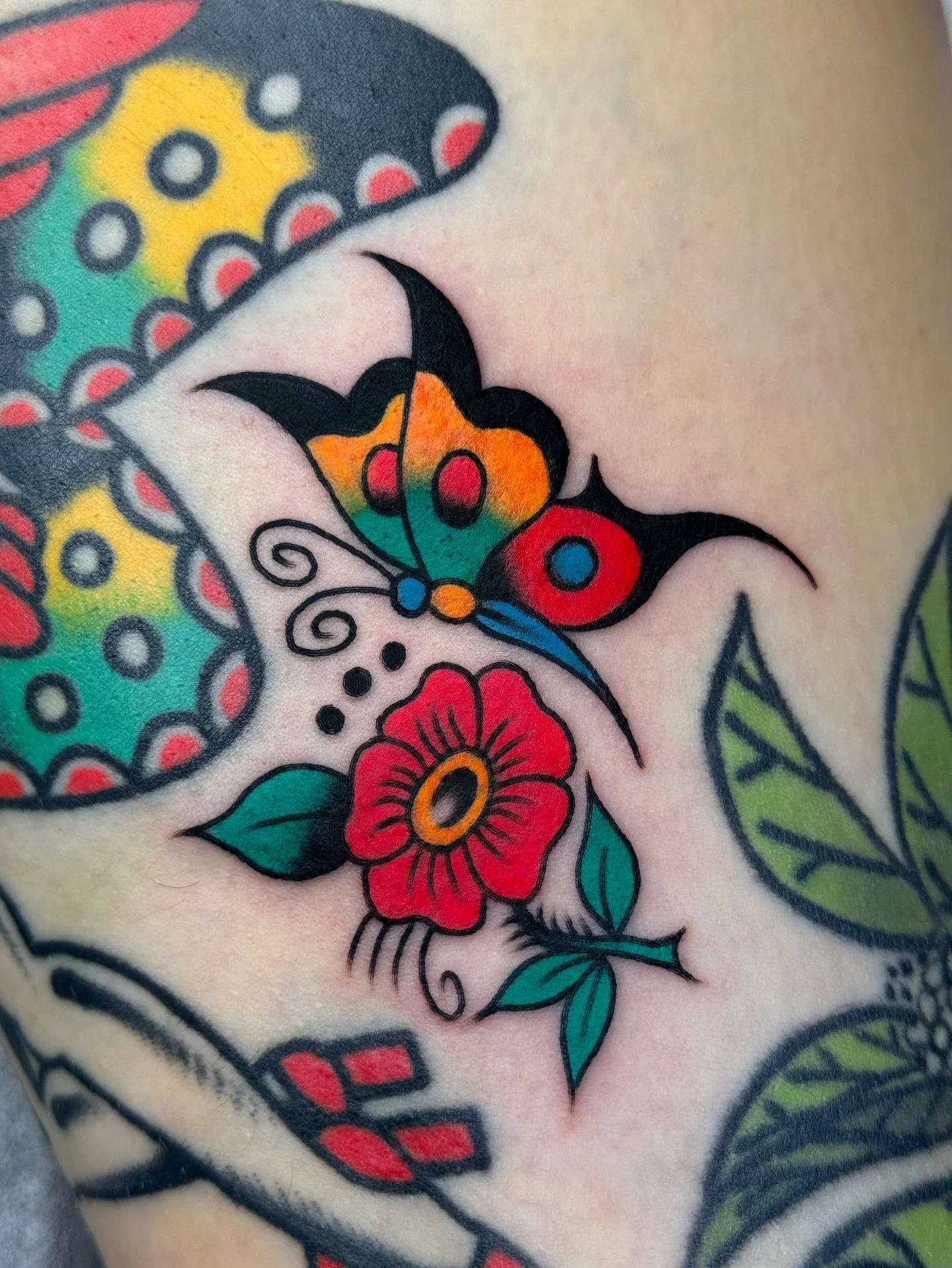 Just realised I never actually shared this sweet filler I made for the iconic @milka.tattooer 💘💅 one of the best, most original tattooists of our Gen 🥵✨ can&rsquo;t wait to be back with my @thegrandillusiontattoo fam soon! 👀🥰
.
.
.
#colourtattoo