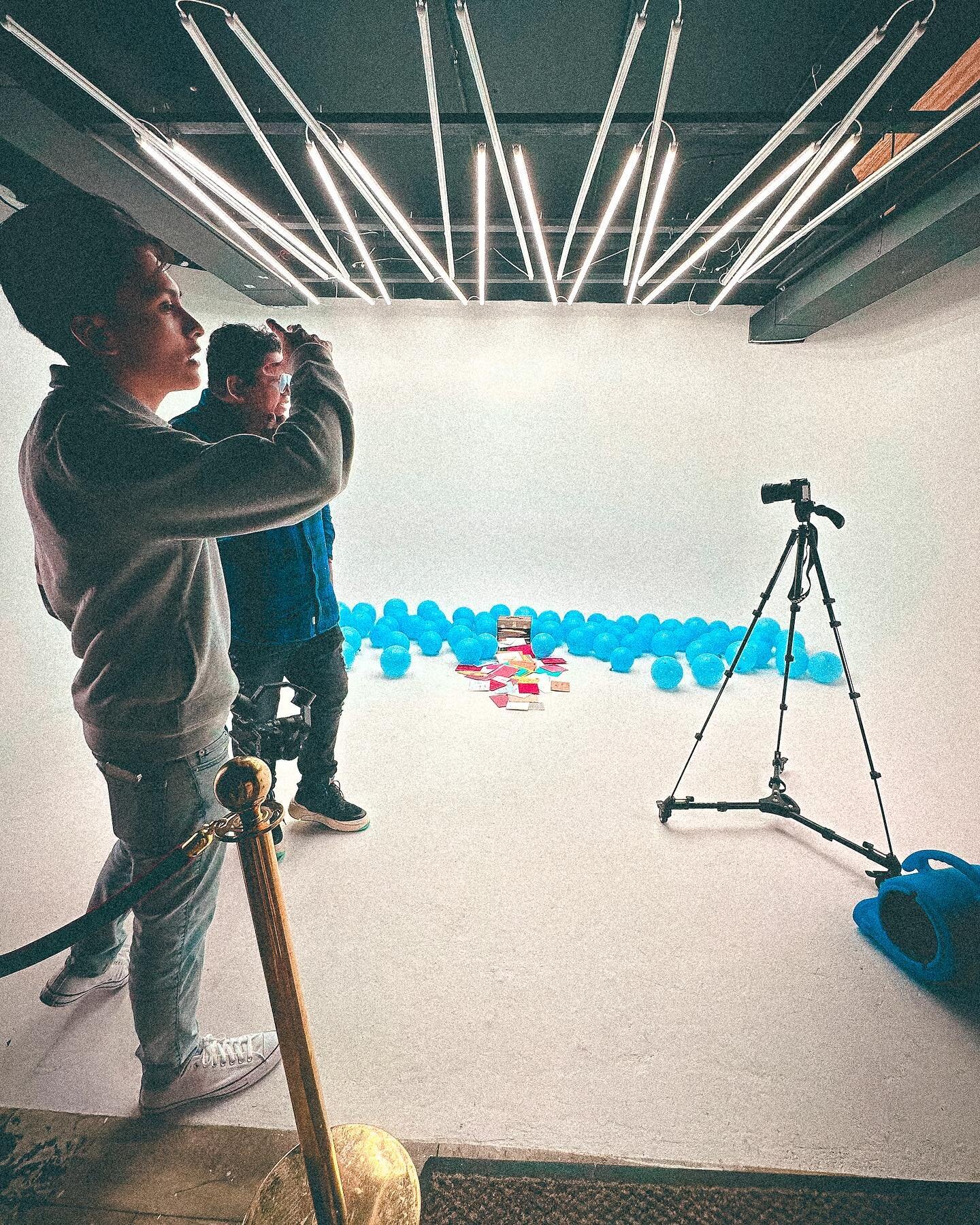 Bringing an artist&rsquo;s vision to life 🎞️🔵
.
.
Check out the outcome &amp; full video on @arzunvsm page!
.
.
.
.
#videoshoot #musicvideo #chicago #bts #minamalism #artist #creative #createexplore