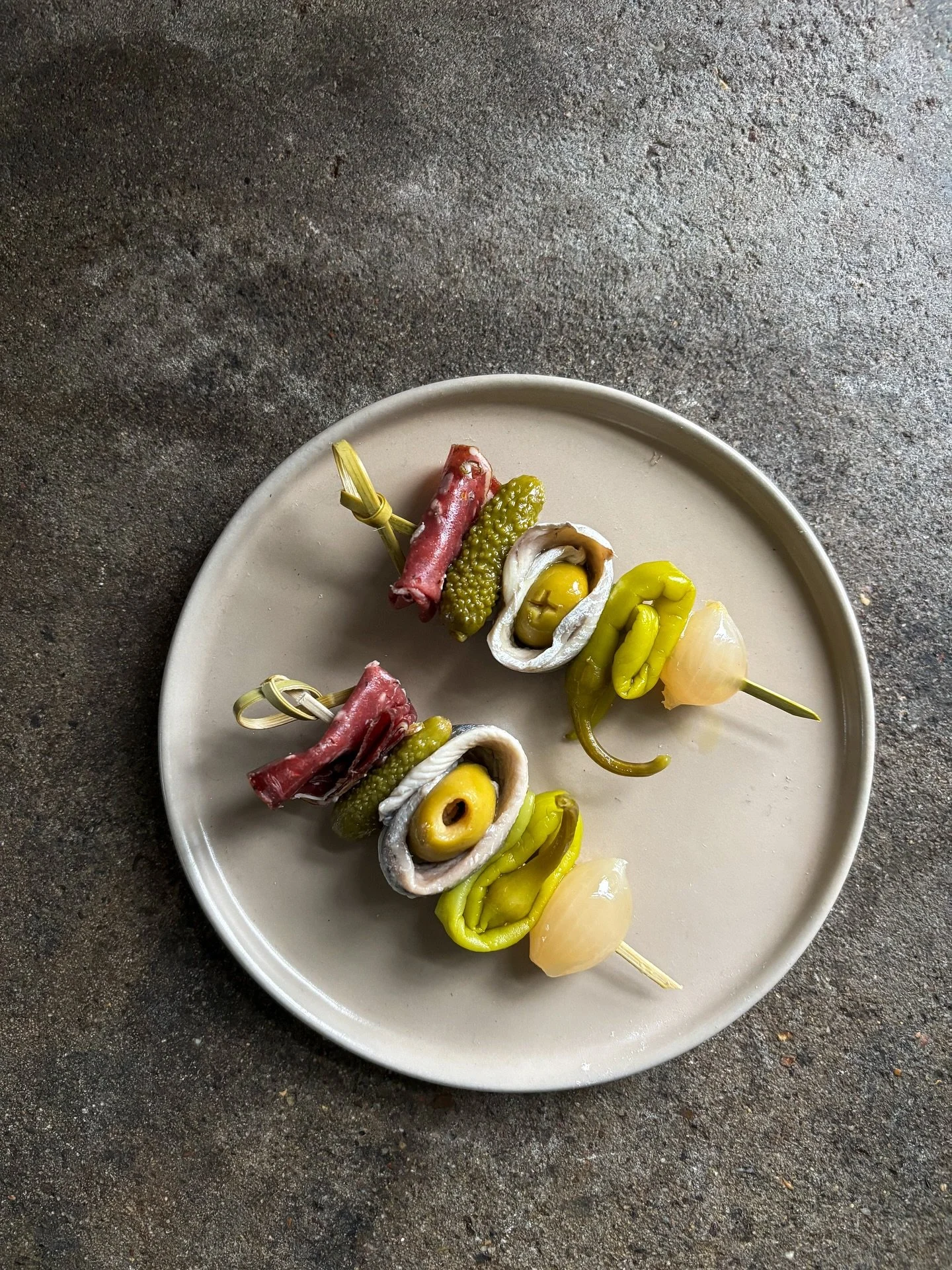 I made these gildas to take to a picnic today 🌶️🫒 they were so delicious 🤎

We had the loveliest afternoon celebrating a friend&rsquo;s birthday &mdash; a swim in a local lochan, a picnic with bubbles 🥂, and a sauna at @woodlands.scot 🔥

Have yo