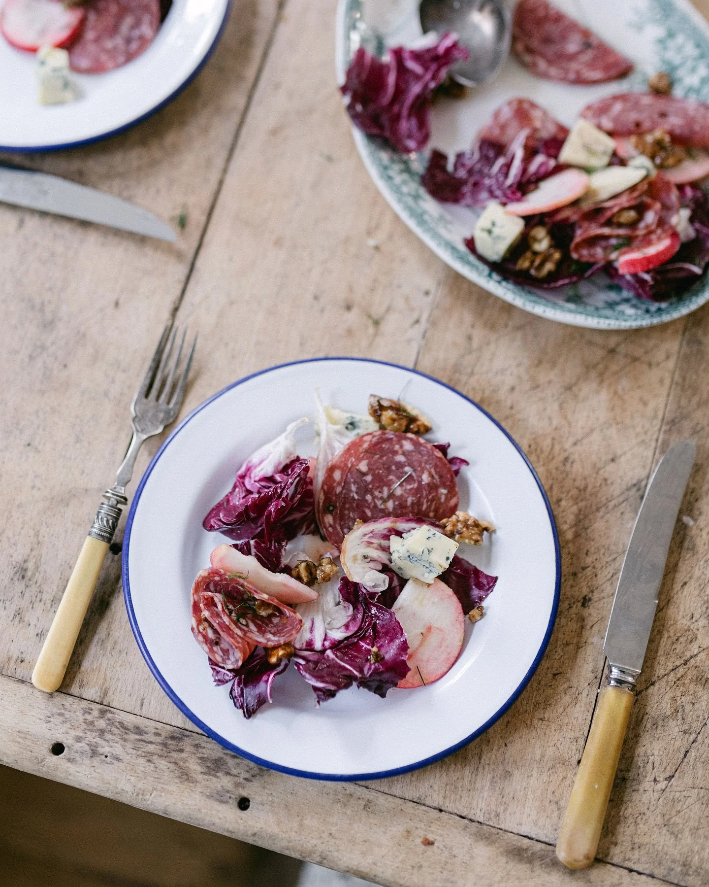 Venison Salami, Radicchio and apple salad π
Lots of love for our apple post earlier this week so we thought to share the full recipe of the salad here π½οΈ 
Ingredientsππ₯¬π―π§π°π¦
Venison salami 
radicchio 
Blue cheese
Apple
A handful of toasted
