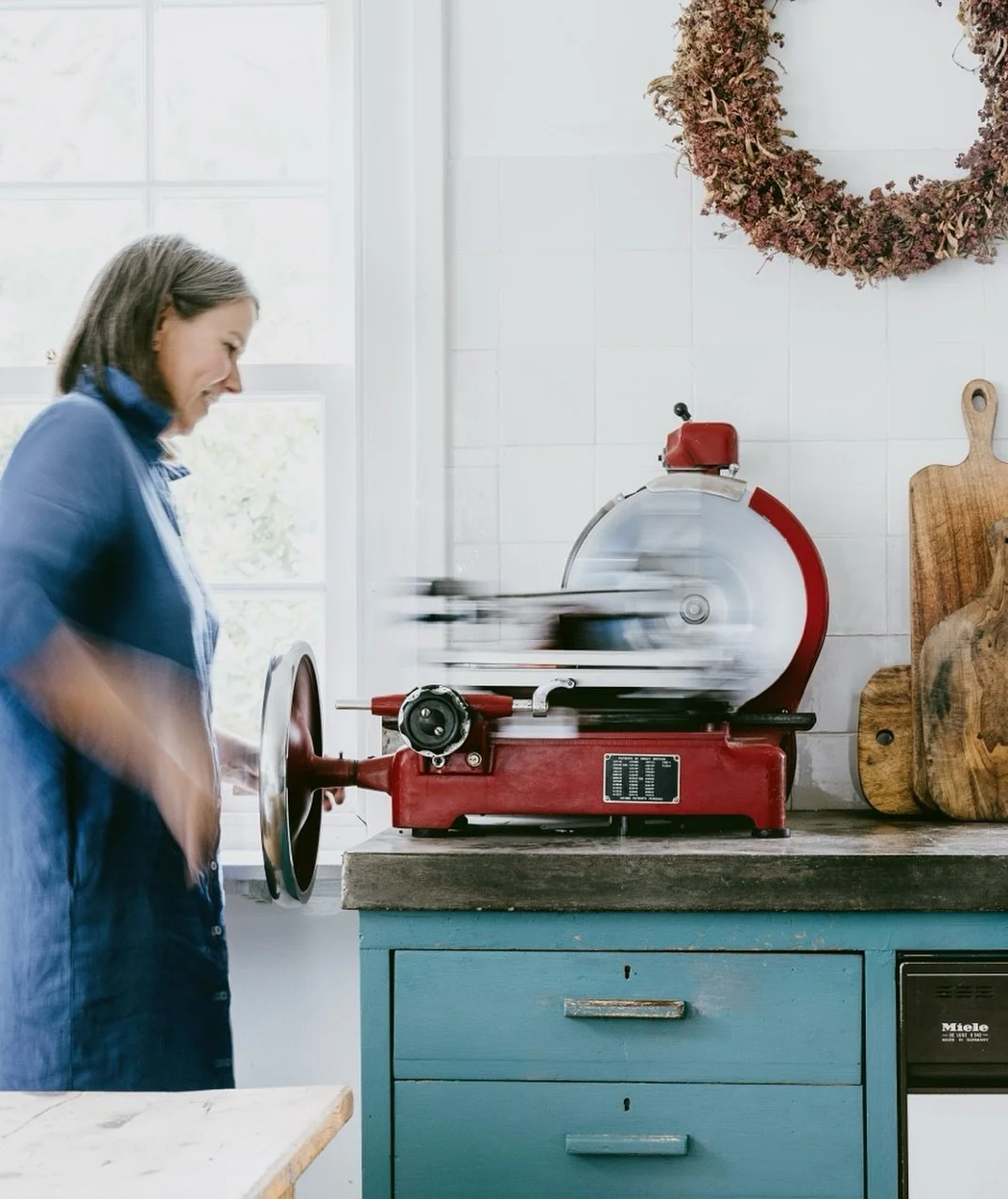 It&rsquo;s November and suddenly so much busier with orders! 🦌

We&rsquo;re adding an extra slicing day tomorrow to keep up with all your orders🔪

Thankfully we won&rsquo;t be using this beautiful but very slow Berkel&hellip; instead, the all-singi