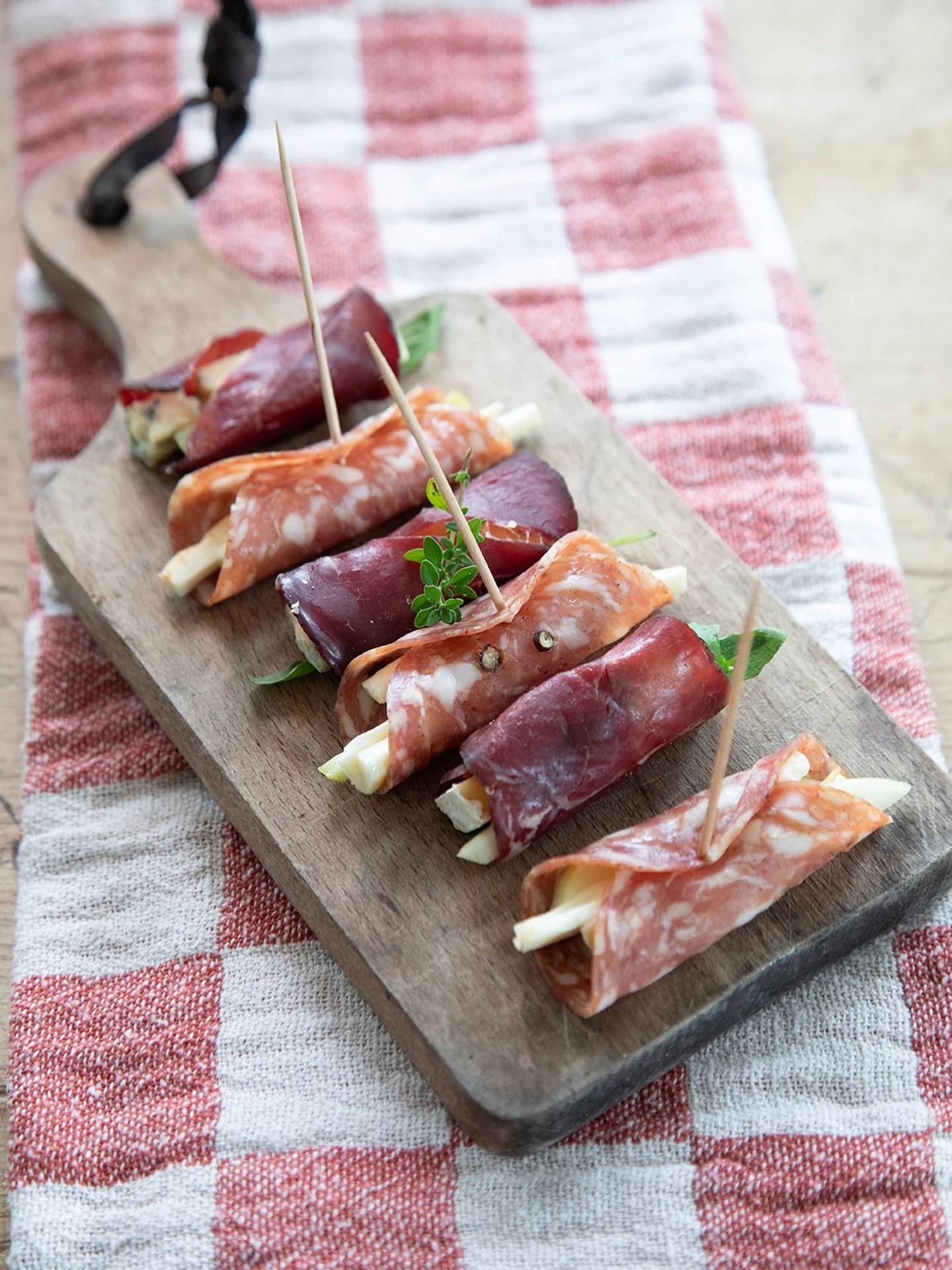 Are you celebrating Burns Night this weekend 🏴󠁧󠁢󠁳󠁣󠁴󠁿

Still looking for some Scottish-inspired canap&eacute;s to kick things off?

We&rsquo;ve got you covered. These little rolls are great bites made with our salamis from the Scottish Highland