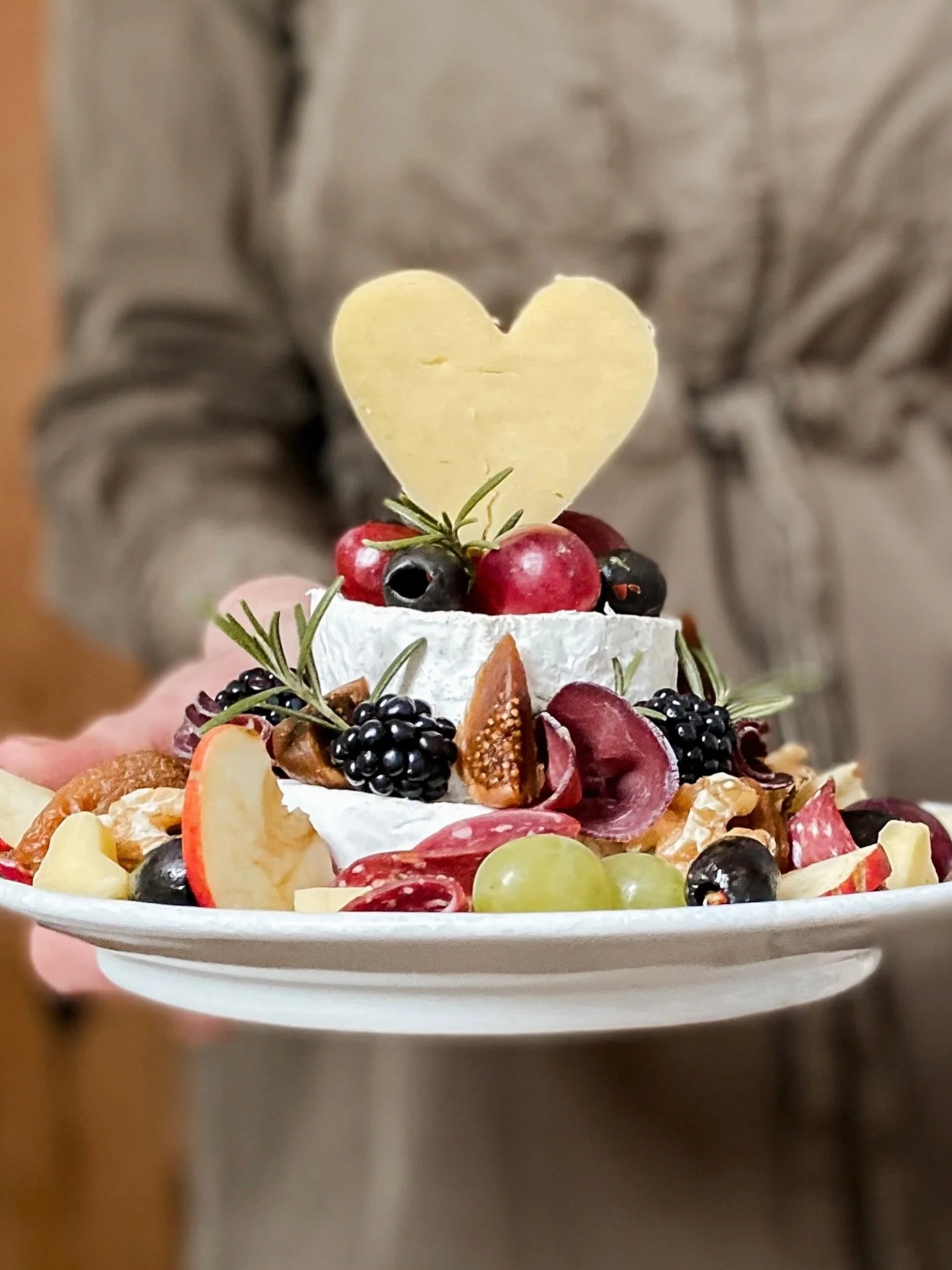 Valentine&rsquo;s Day 🤎

Will you be celebrating this weekend? Whether it&rsquo;s with a romantic partner, your friends or family - making someone a plate  food is a great act of love 🥂🍽️

A platter with cheese and charcuterie is such a lovely rel