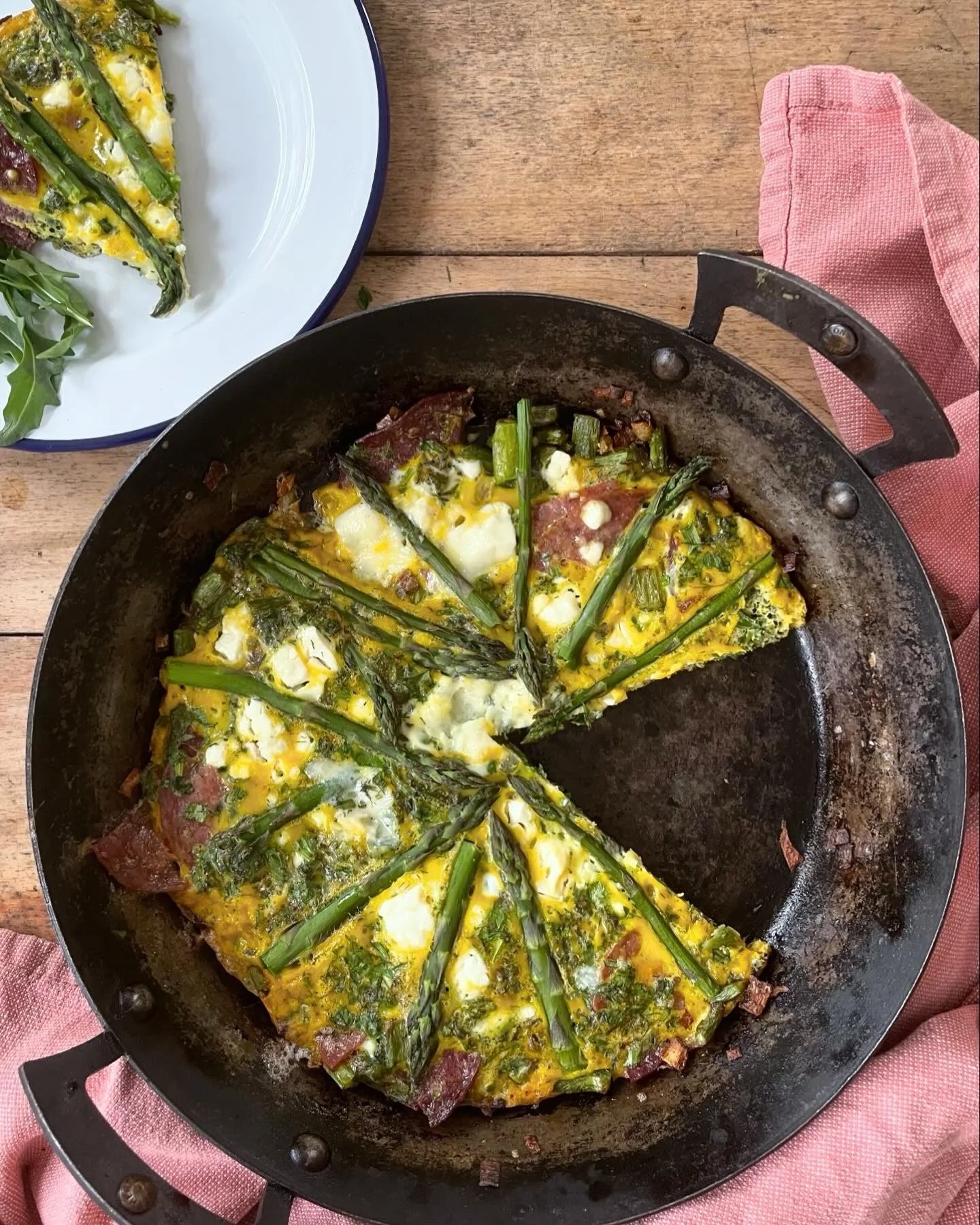 Asparagus season💚

Anyone else adding asparagus to every dish just now? We love making this frittata with slices of salami and asparagus at this time of the year 🍽️

If you only eat seasonal you enjoy the foods in season so much more, don&rsquo;t y