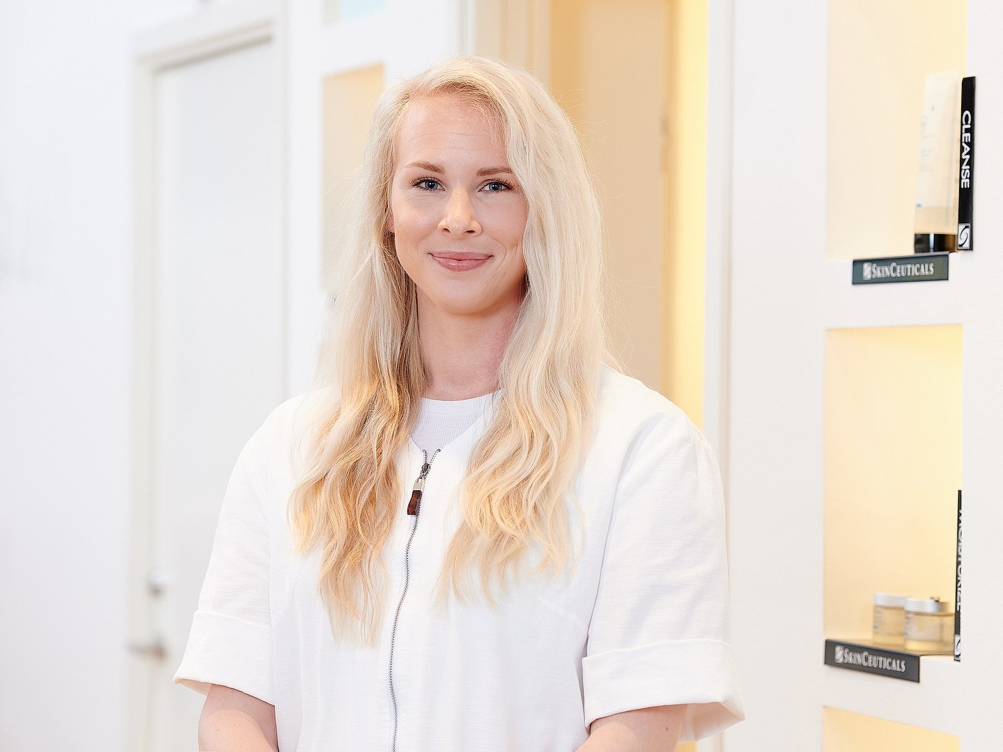 Victoria har redan smygstartat efter sin f&ouml;r&auml;ldraledighet och &ouml;ppnar nu upp &auml;nnu fler tider p&aring; tisdag 10 september.

F&ouml;r att fira detta erbjuder Victoria 15% rabatt p&aring; valfri behandling p&aring; tisdag. Anv&auml;n