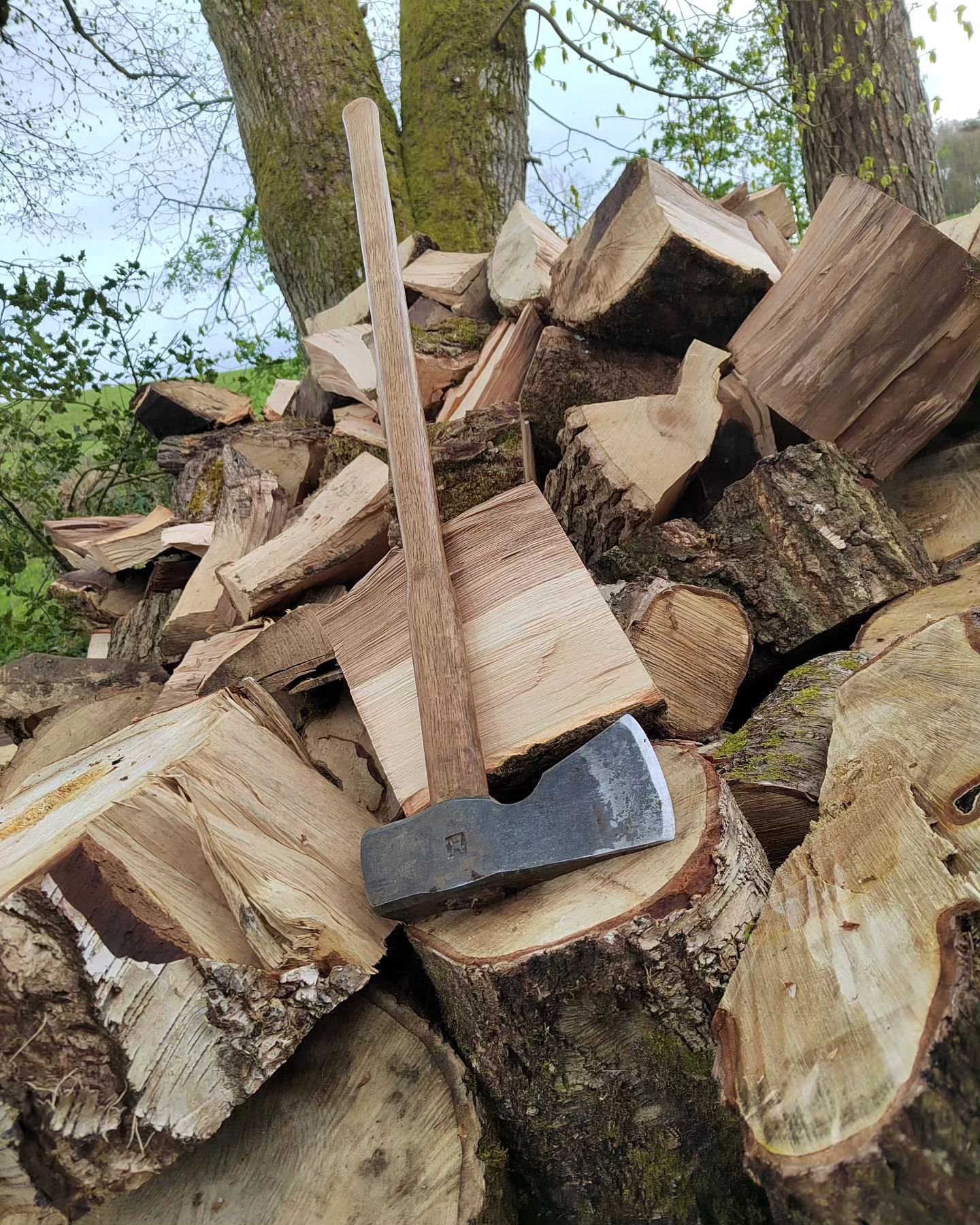 Been giving the prototype splitting maul a good workout today - weighing in at 8lbs it is forged from  En9 steel, hardened and tempered and hung on a 36 inch hickory sledge handle.
It has performed beautifully on these large rounds - a mixture of oak