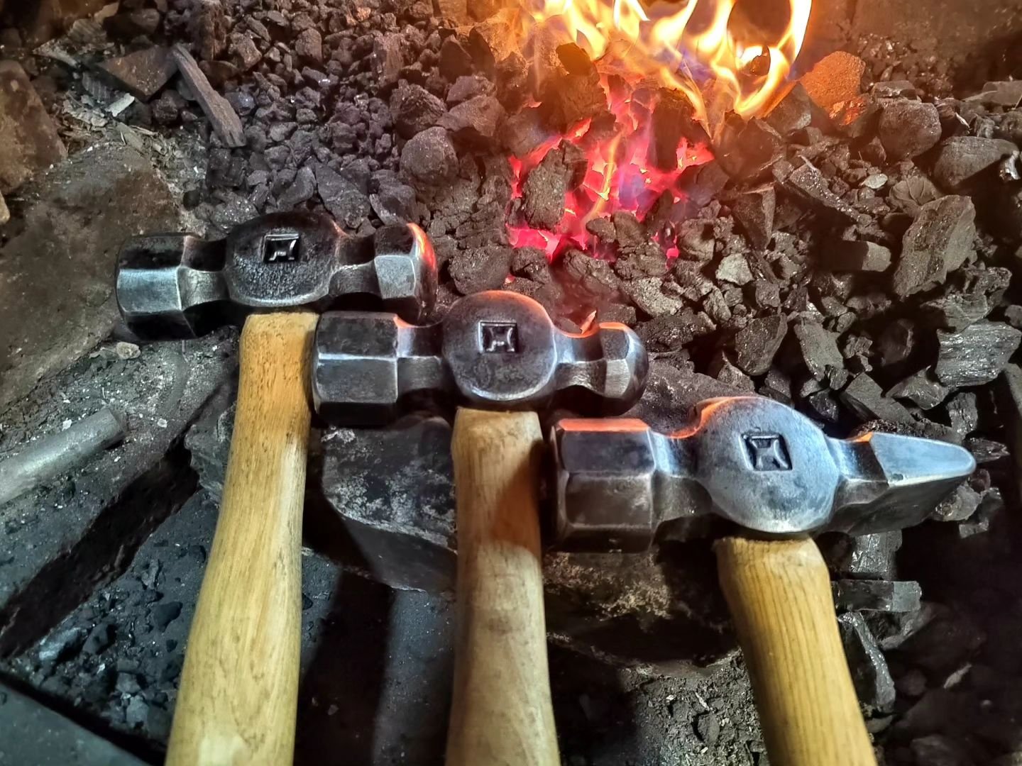 A Lovely trio of 3lb forging hammers on their way out into the world.
Here we have a cross pein, chunky ball pein and a rounding hammer.
All forged from En9 medium carbon steel, hardened and tempered and fitted with 16 inch hickory handles.
The hamme