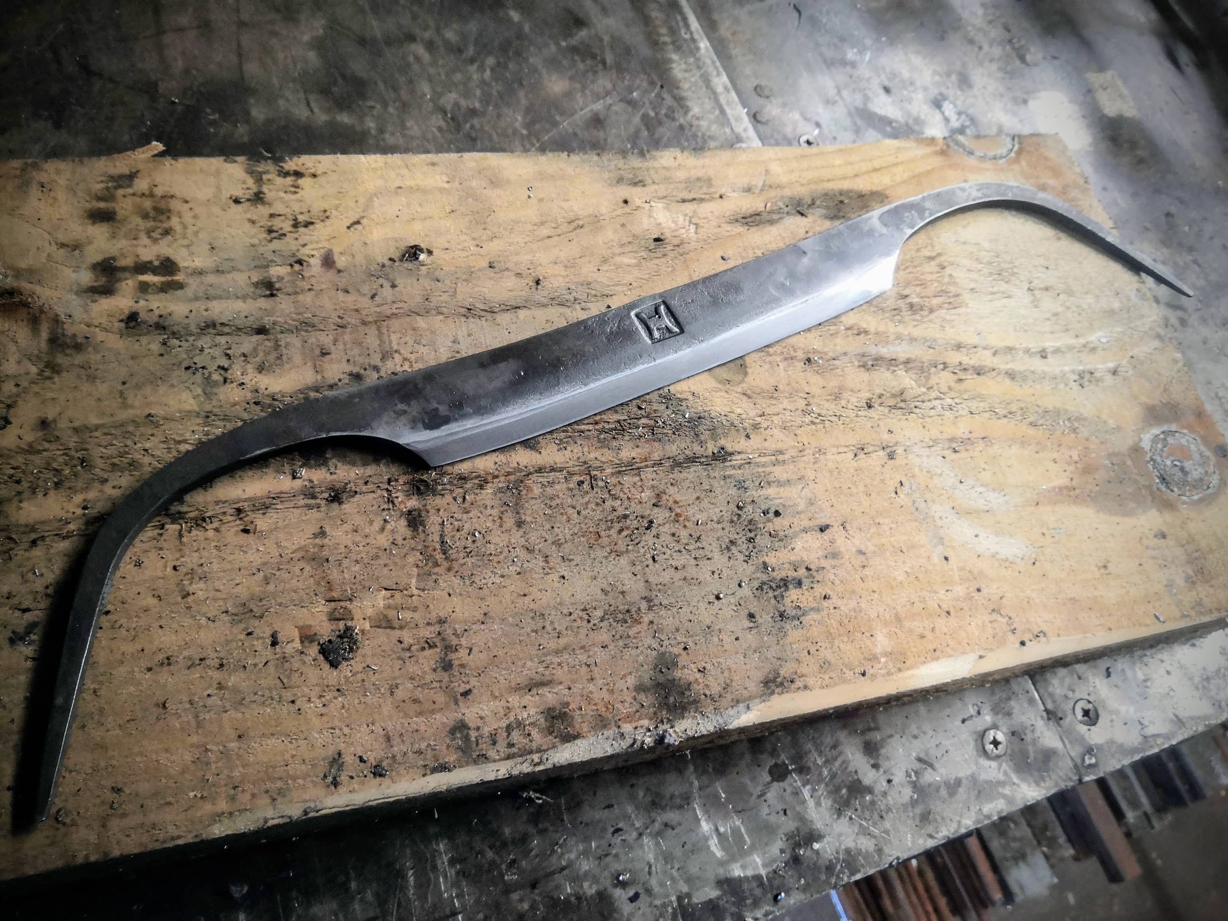 Blacksmithing - Forging a drawknife 